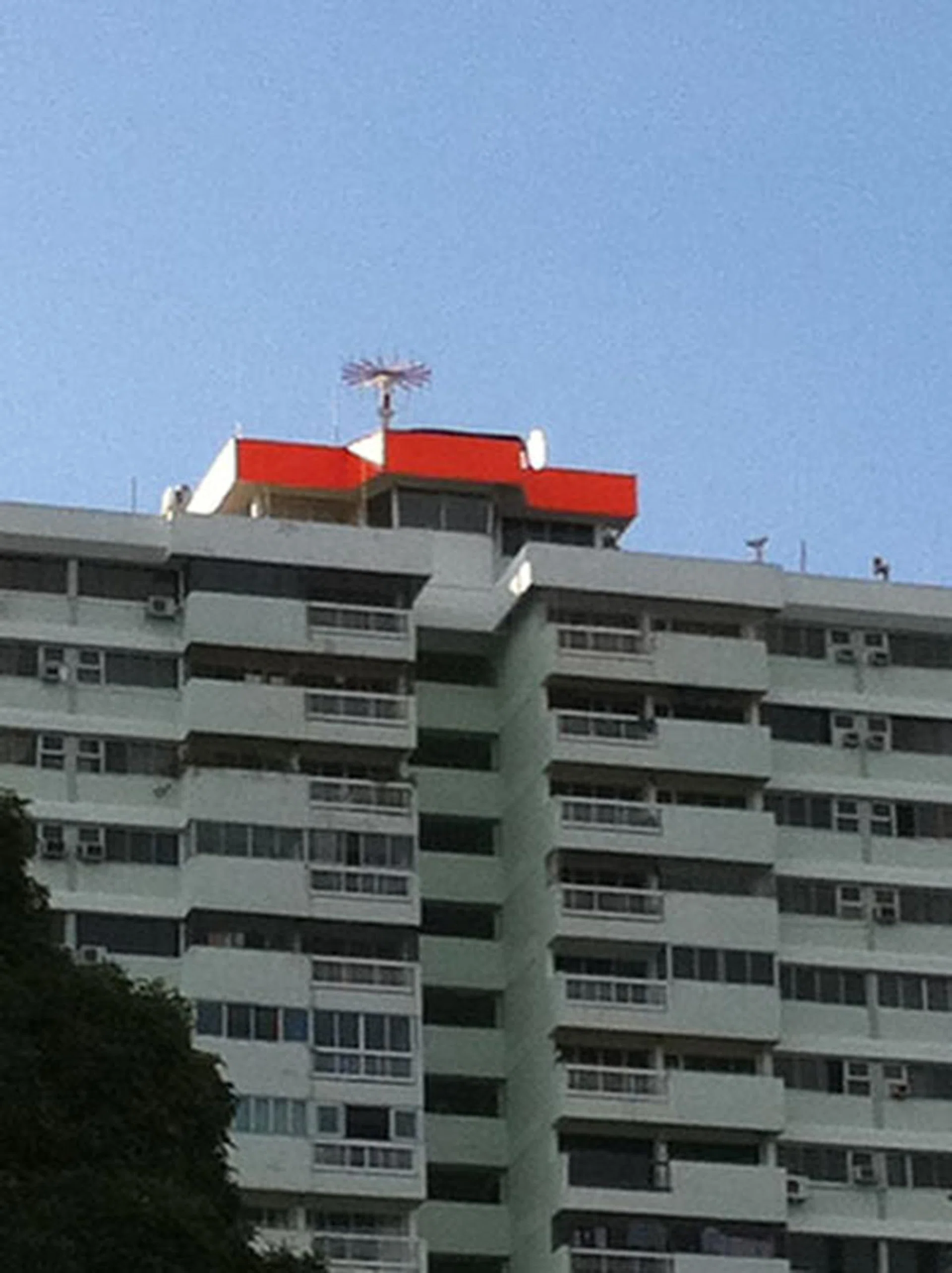 Taken with the maximum 5x digital zoom on the iPhone 4. Image noise is apparent.