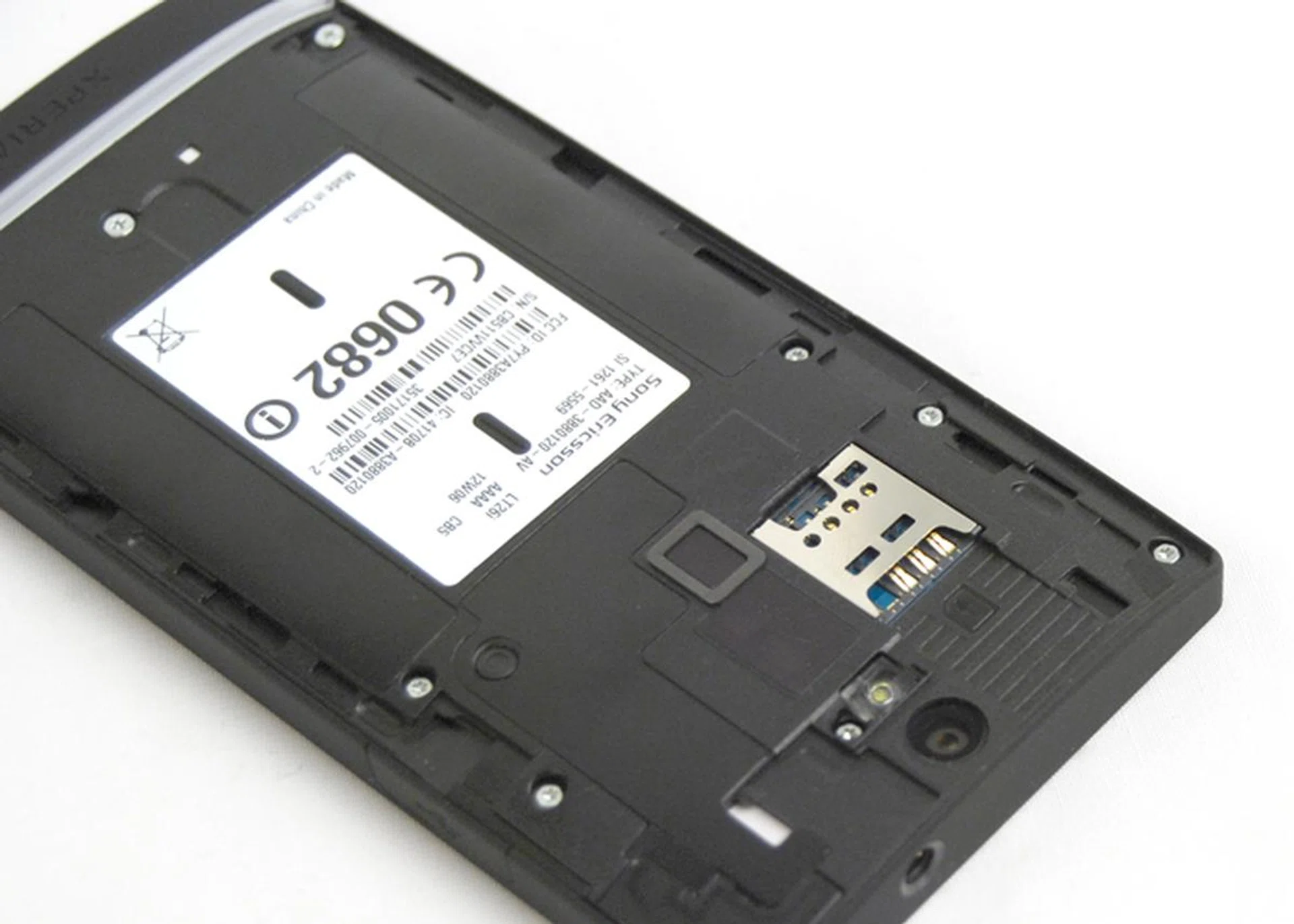 Without microSD expandability available, you’ll have to rely on the 32GB internal storage within the Xperia S. By the way, that’s a micro SIM slot, so be prepared to request for one from your telco, or search for a micro SIM cutter.