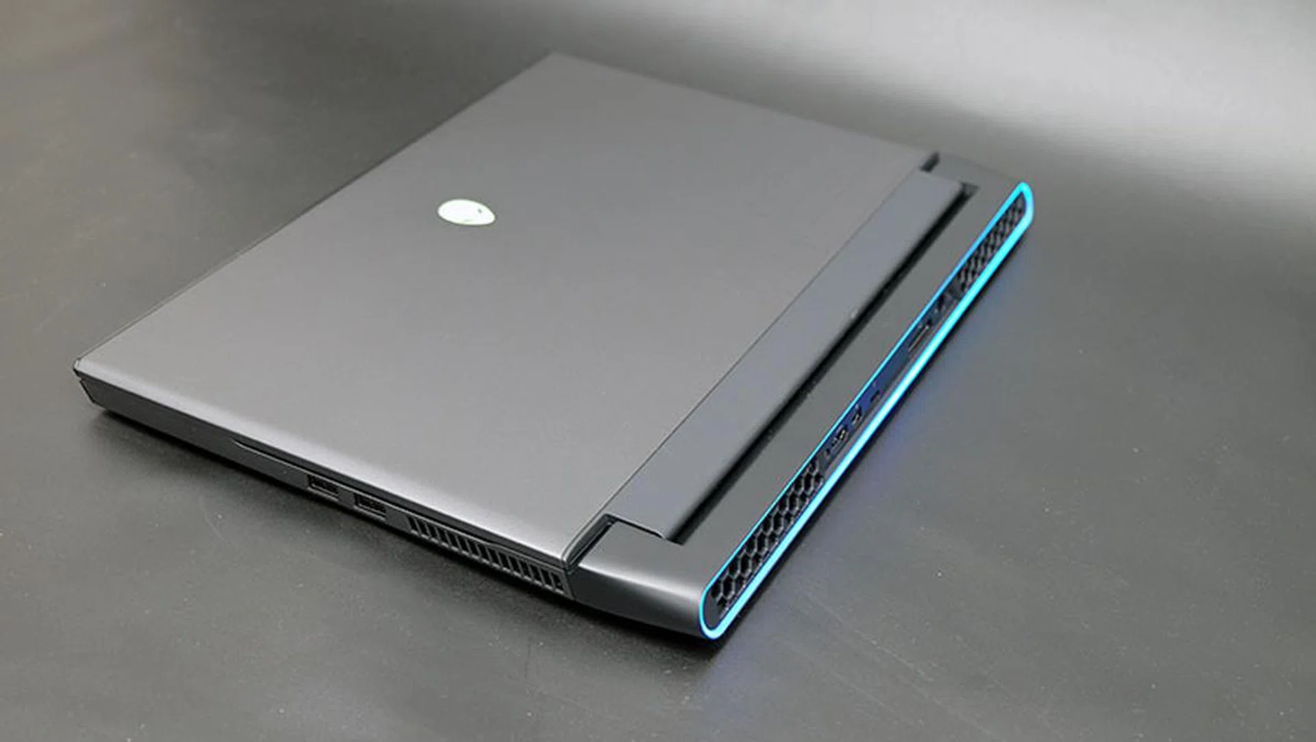 Alienware m15 R2 