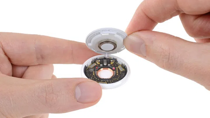 The AirTag's speaker assembly. (Image source: iFixit)