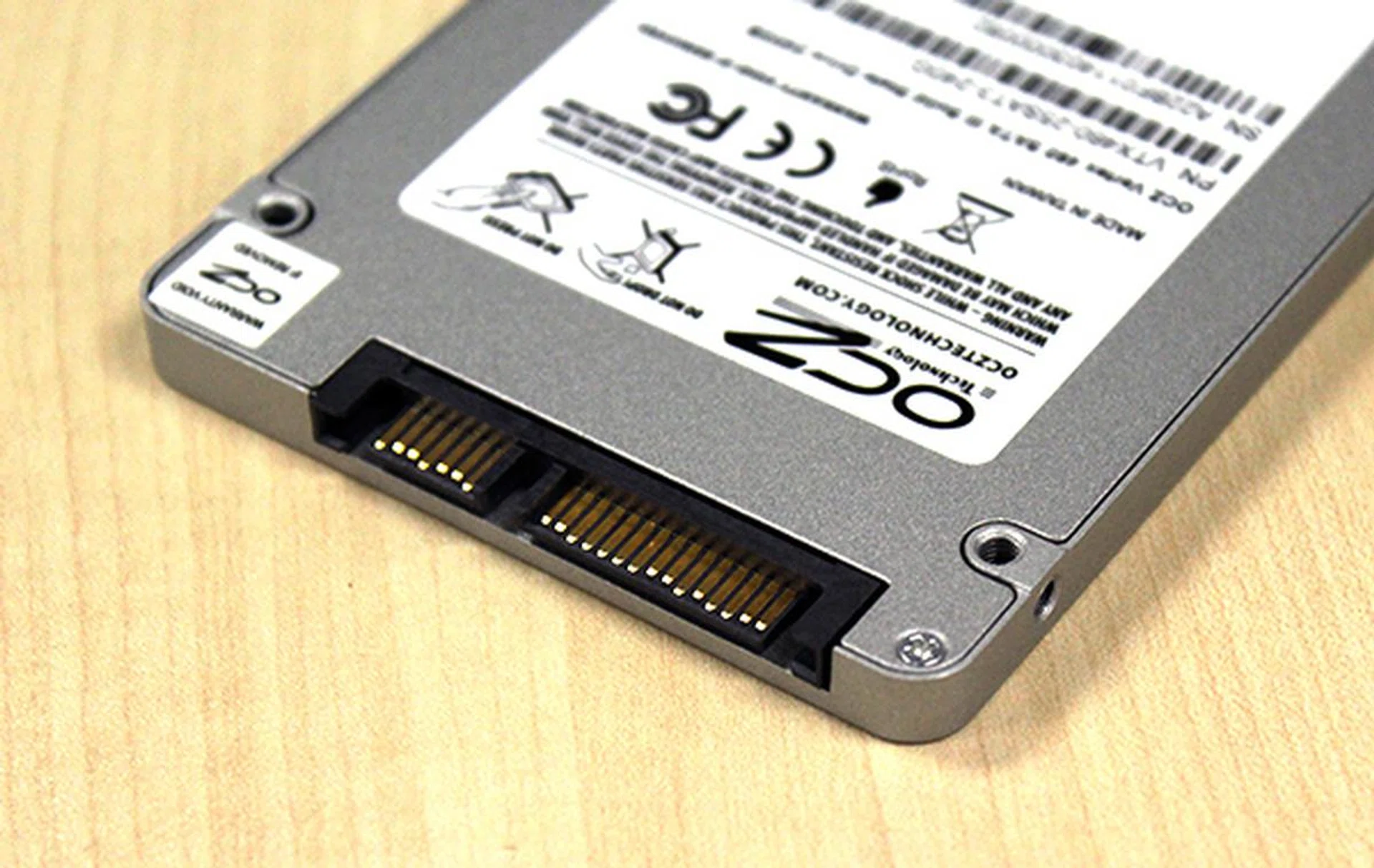 It goes without saying that the Vertex 460 supports the latest SATA 6Gbps interface.