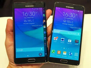 The Samsung Galaxy Note Edge (left) and the Galaxy Note 4 (right).
