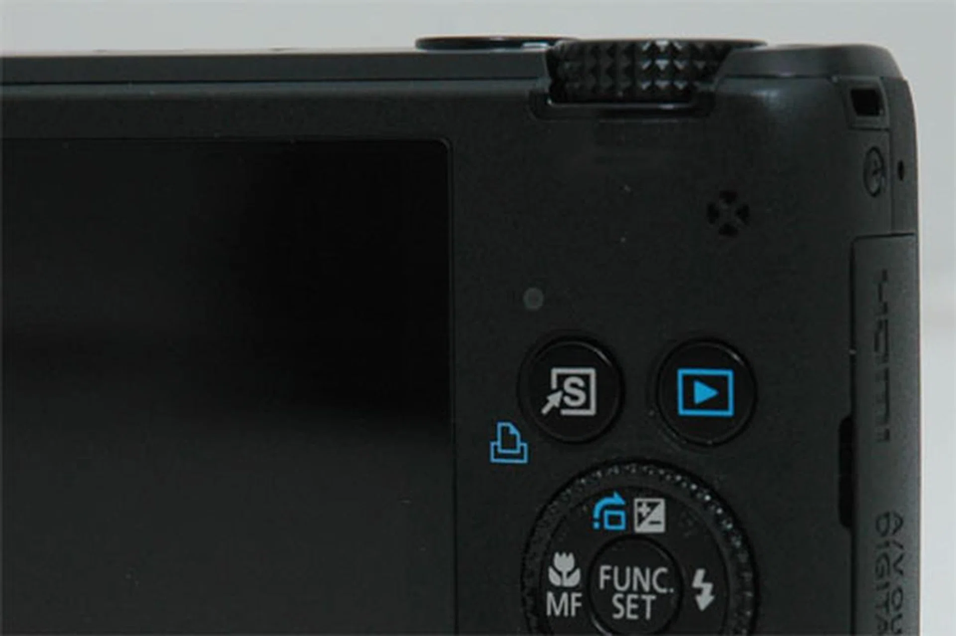 The thumb-rest has been reduced to a tiny, insubstantial stub on the S95.