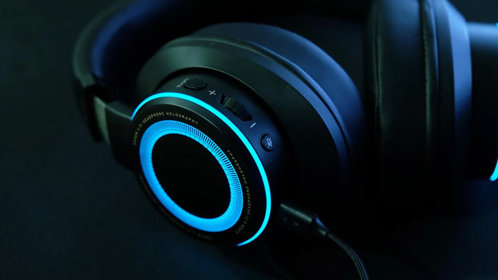 A wheel makes it easy to adjust volume quickly.