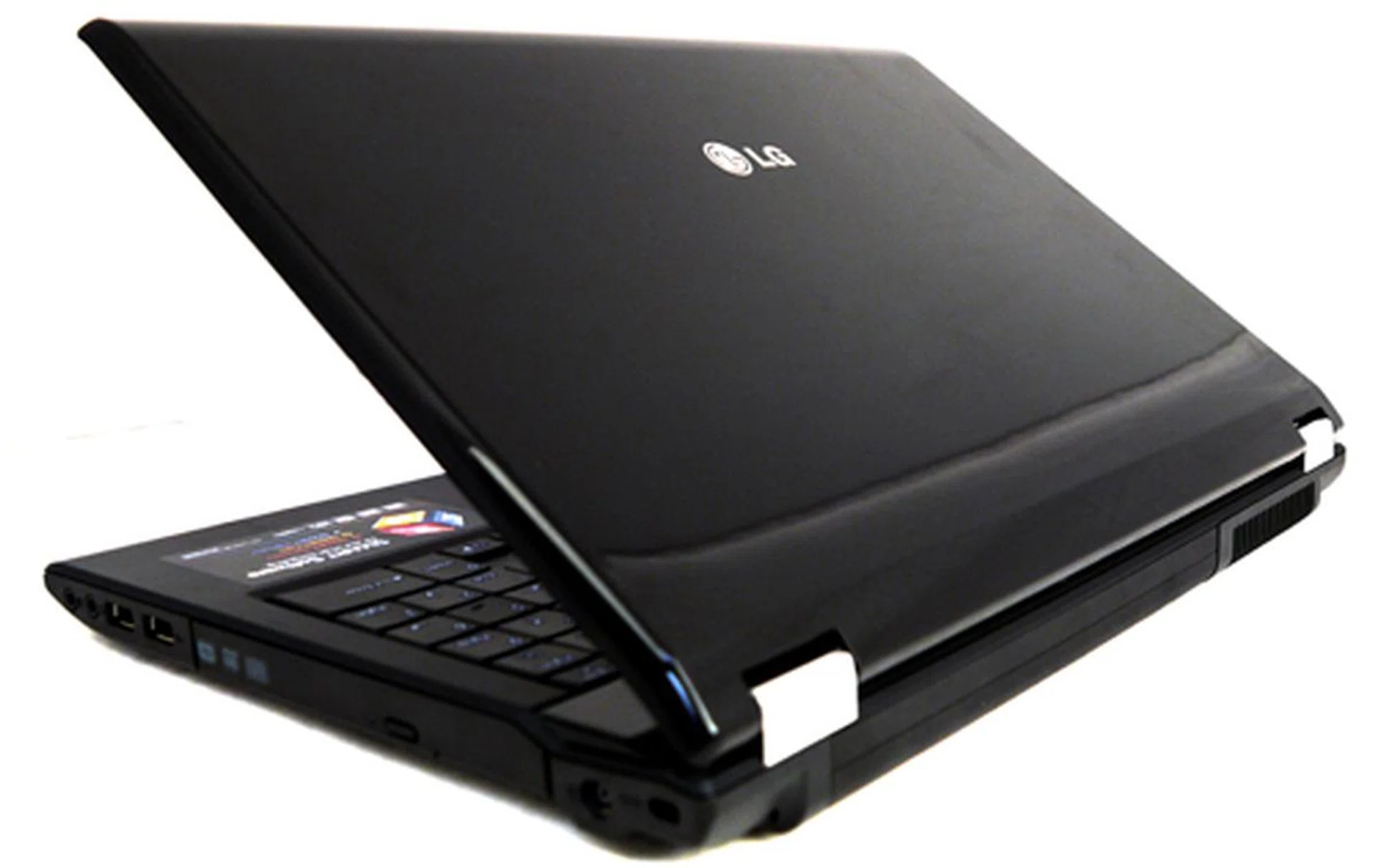 The LG R590, otherwise known as the WideBook, touts Intel's Calpella platform which supposedly boosts performance levels by up to 112% over the Core 2 Duo Montevina platform.