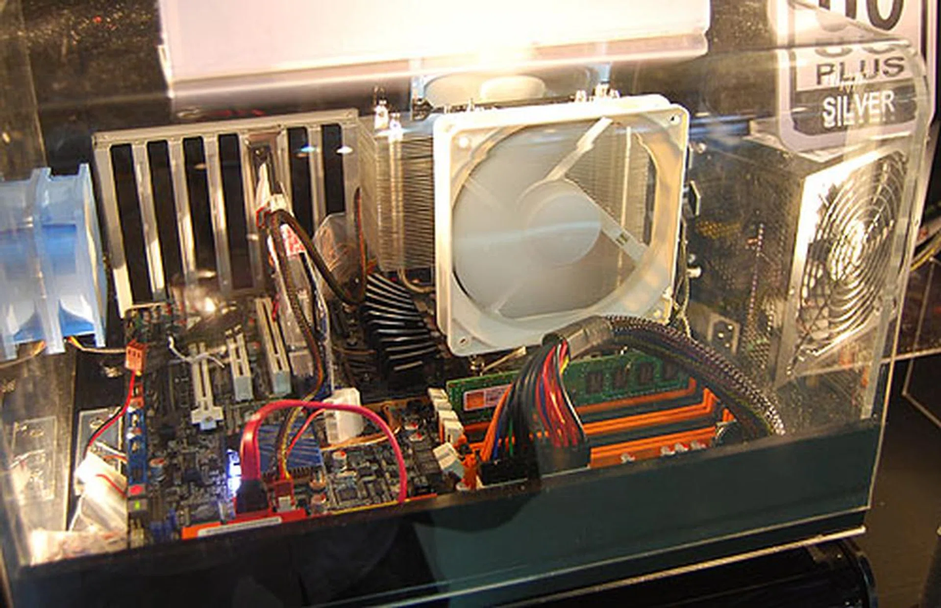  The company was showing off its F101 cooler as an example of extreme cooling. GlacialTech states that it has a noise level of around 28 decibels, spinning at a maximum of 1500rpm.  