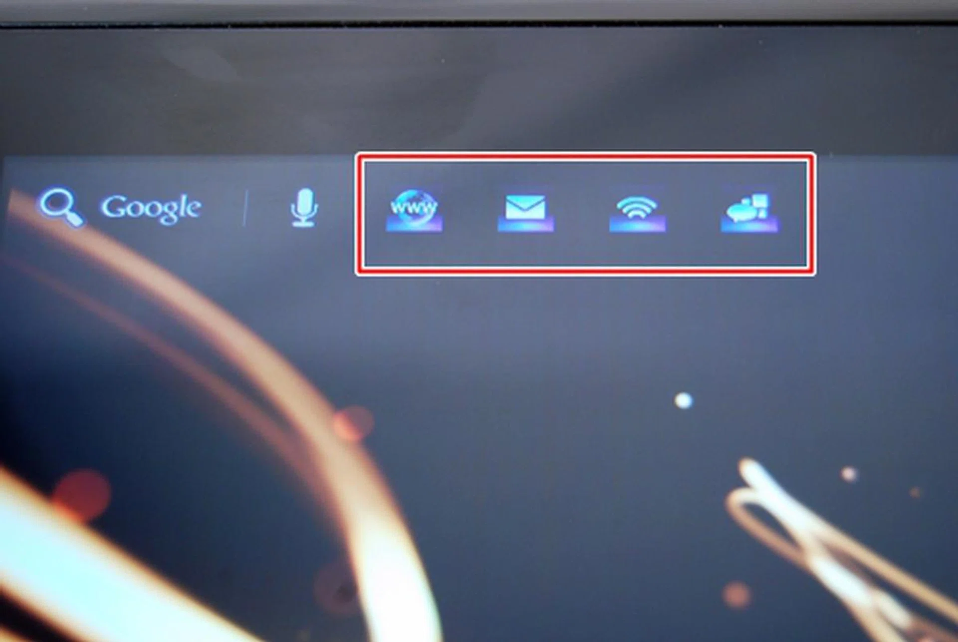 The first tweak to the Android UI will be the addition of four shortcut icons on the top left corner of the screen. They are Browser, Email, Remote Control and Social Feed Reader. (left to right). We like how Sony made use of the empty space on the screen to include handy shortcuts like these.