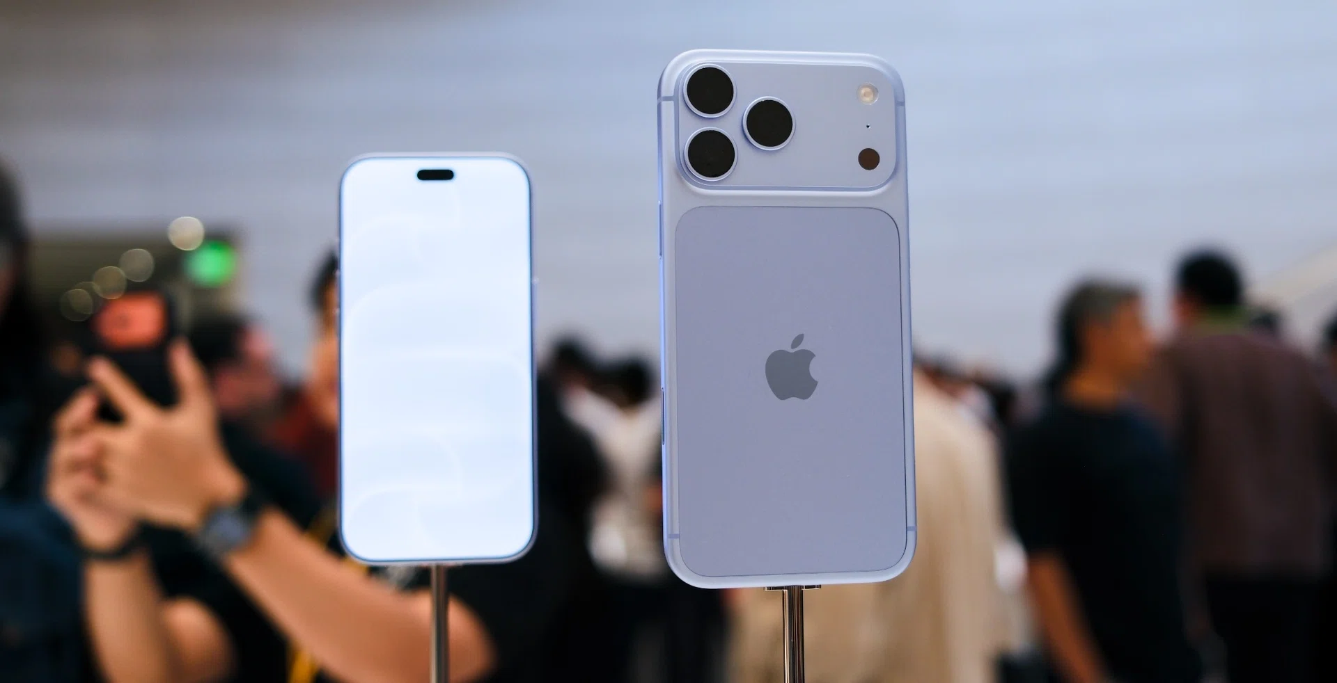 iPhone 18 Pro Glacier