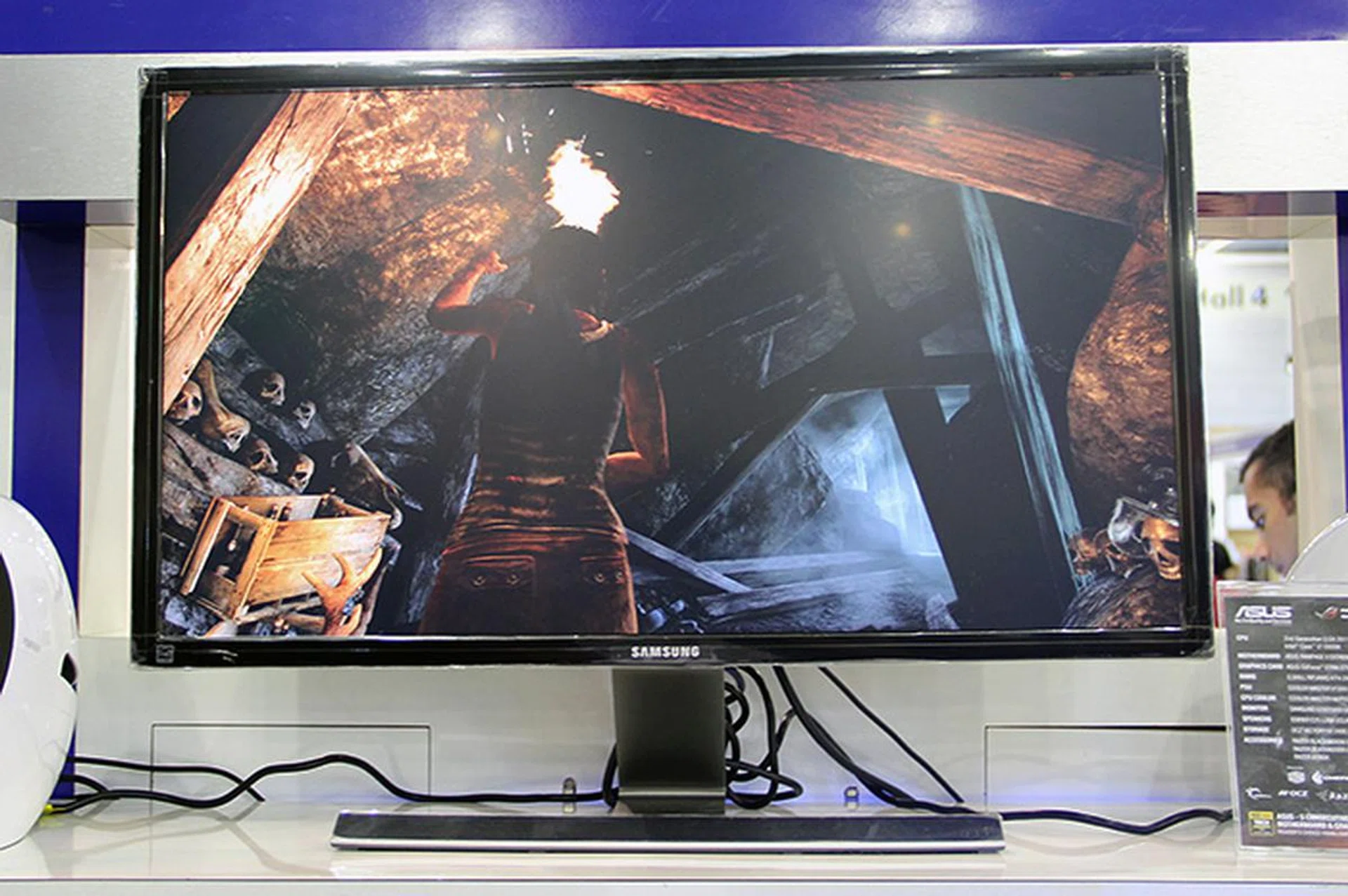 Looking for a 28-inch 4K desktop monitor? The Samsung UD590 is one of your choices. Going for $899 at Sitex with free gifts like an HDMI cable, the UD590 has a brightness of 370cd/m2 and a fast response time of 1ms. It also comes with a DisplayPort and two HDMI terminals.