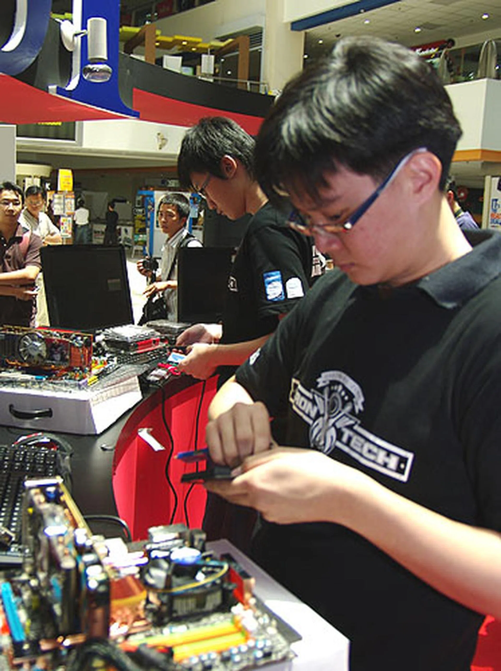  Singapore's Chen Tianyi focusing on removing his memory modules from the packaging.  