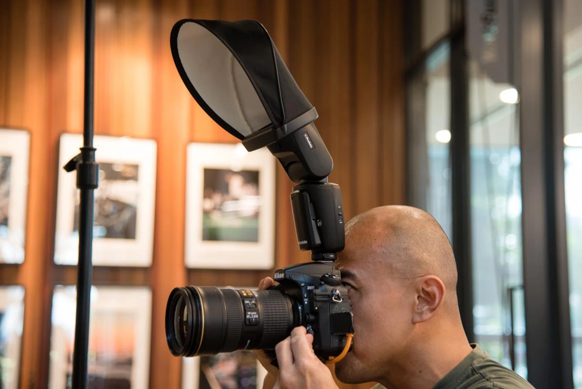 An optional soft bounce accessory is also available.