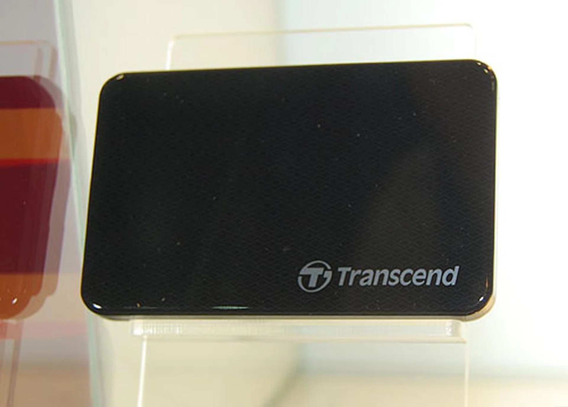  A 1.8-inch small portable hard drive (solid state) with both eSATA and USB 2.0 interfaces. Capacity range from 32 to 128GB.  