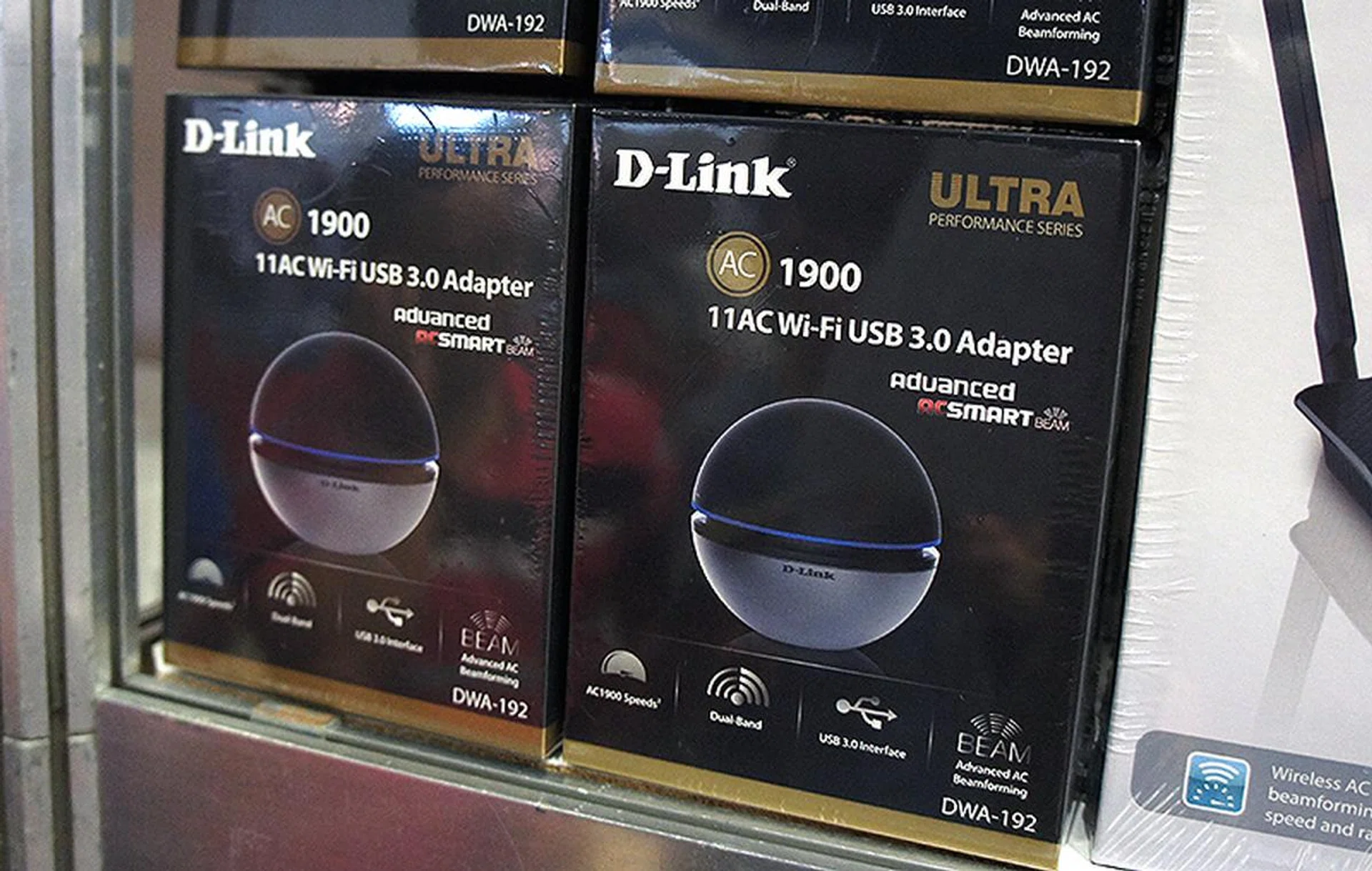 Is that a miniature model of the Death Star? No, it's D-Link new AC1900 USB adapter. It is one of the few USB adapters in the market to support AC1900, meaning 600Mbps on the 2.4GHz band and 1300Mbps on the 5GHz band. It is going at Comex for $89 (U.P.: $109).