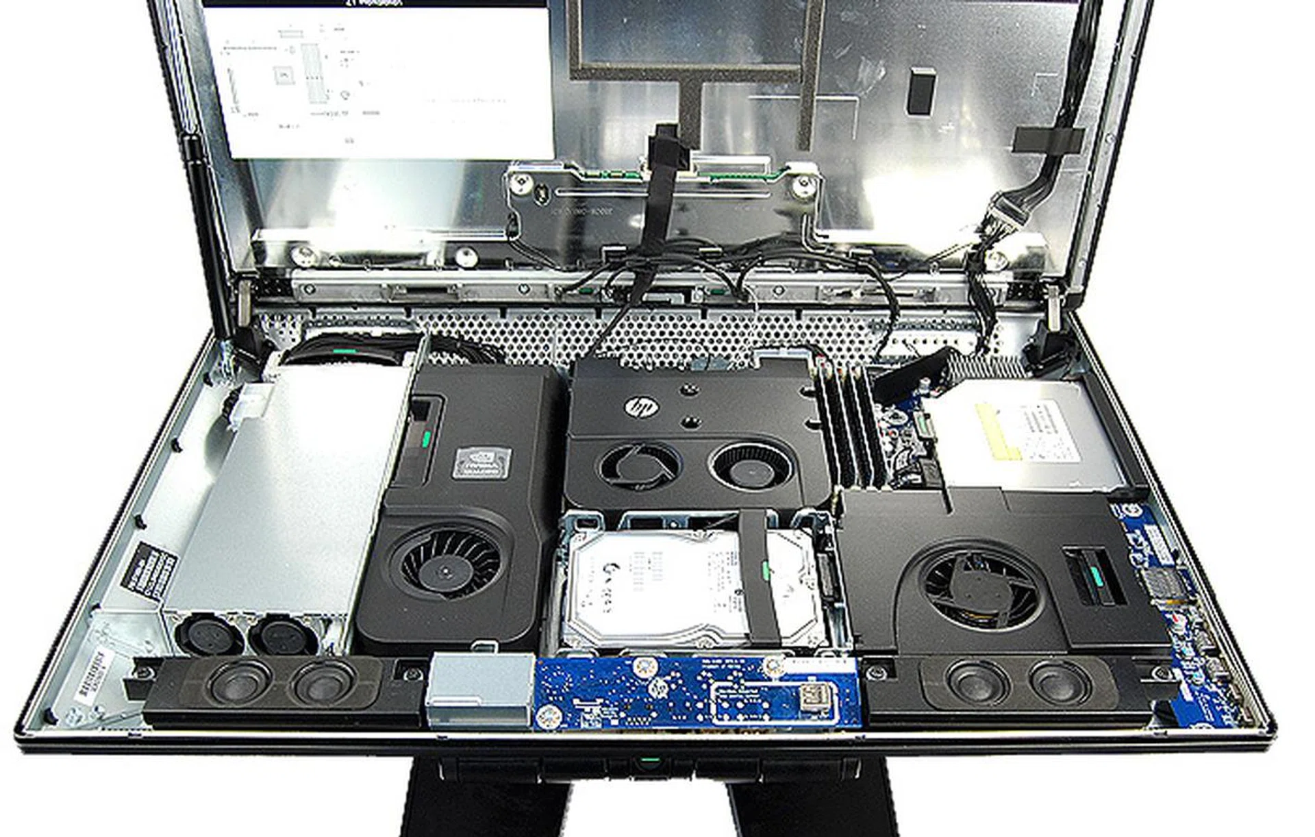 The internals of the Z1 in all its glory. The components are neatly arranged and there's a multitude of blower-style fans to keep everything cool.