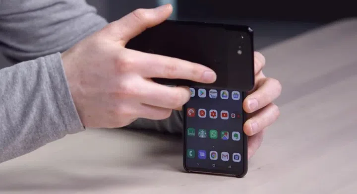 Screenshot taken from Unbox Therapy's YouTube video on Samsung Galaxy S10 Unlock Hack (WARNING).