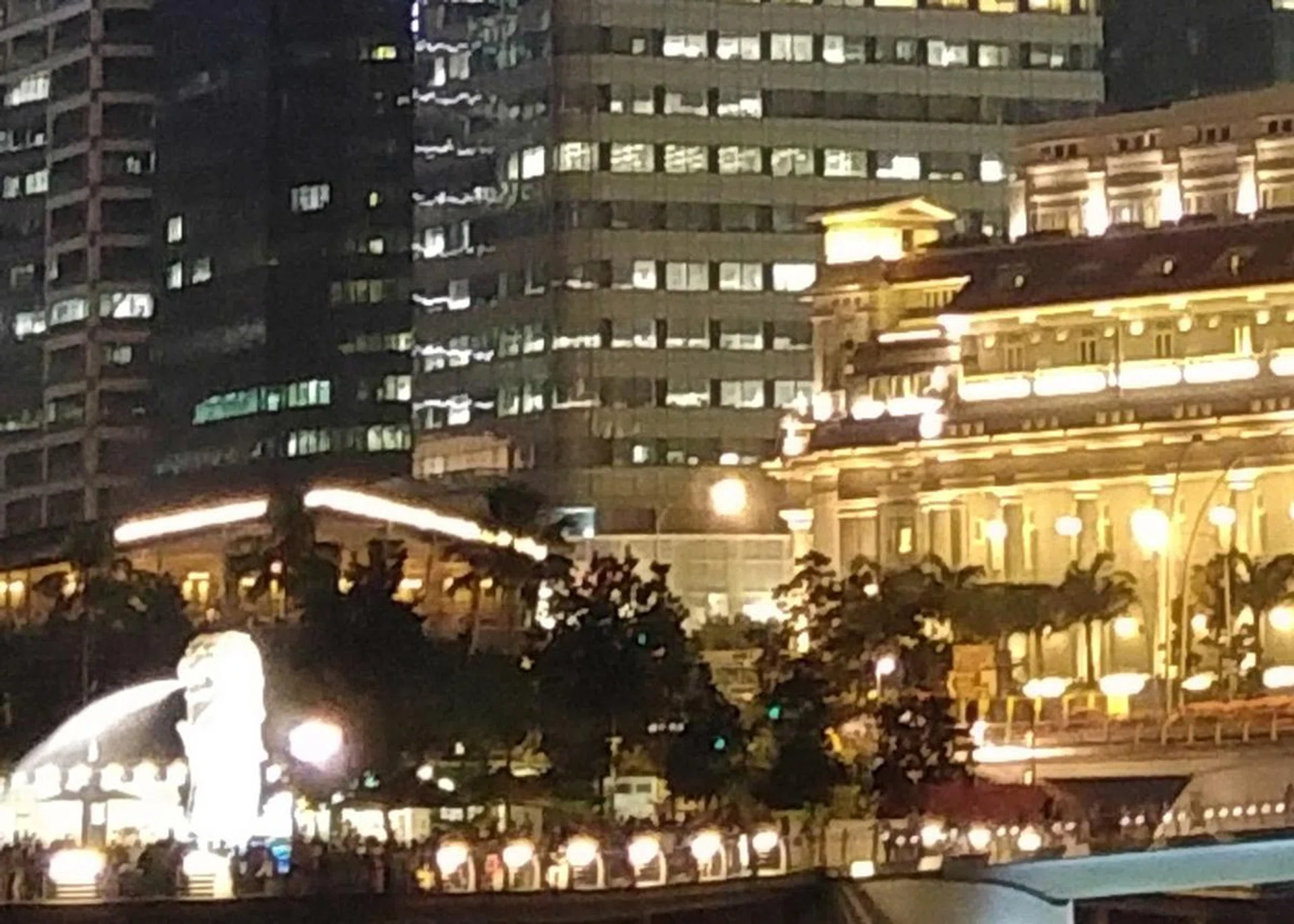 LG G4 - f/1.8, 1/10s, ISO 850 (100% crop)