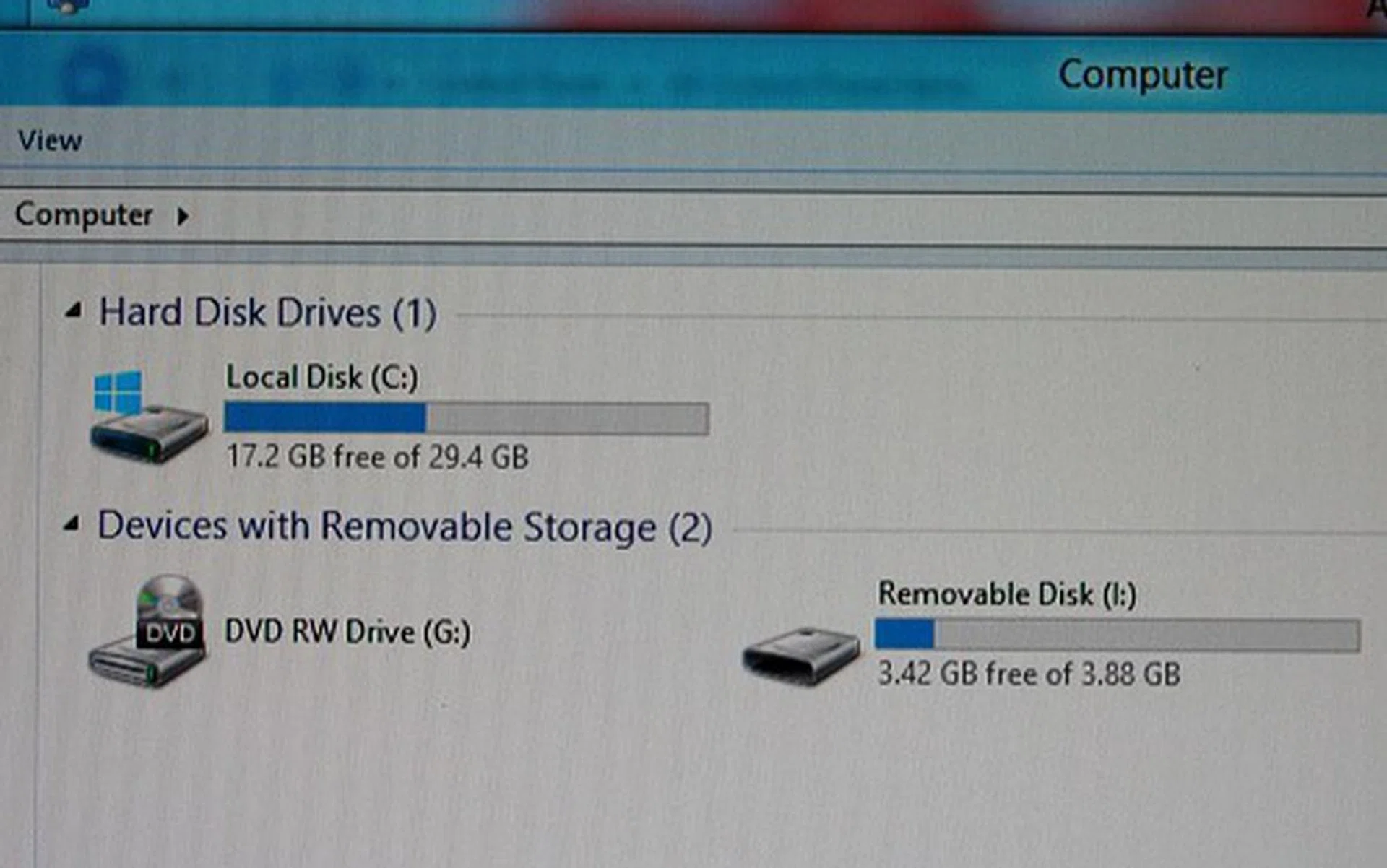 Windows To Go actually disables all of the host’s internal hard drives by default. As seen here, only the WTG device running off a 32GB thumb drive and the host system’s 4GB thumb drive are visible.