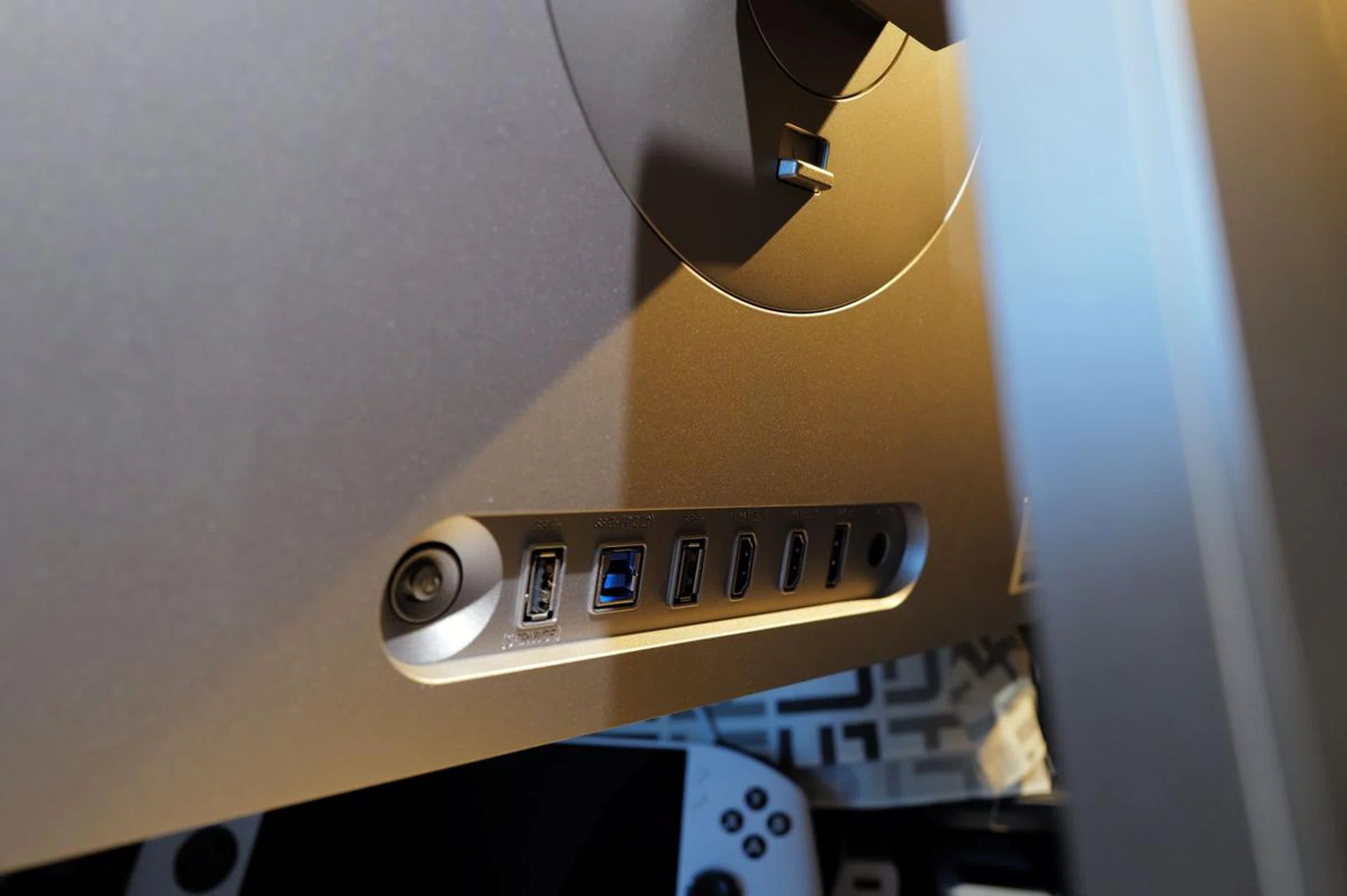 The rear joystick could be a little difficult to reach for those with short fingers or small hands. Photo: HWZ