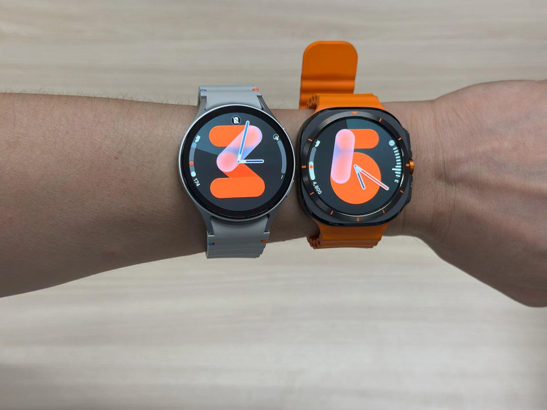 Side by side with the same watchface, you'll notice that the Watch Ultra isn't really all that much bigger than the standard Watch7. Image: HWZ