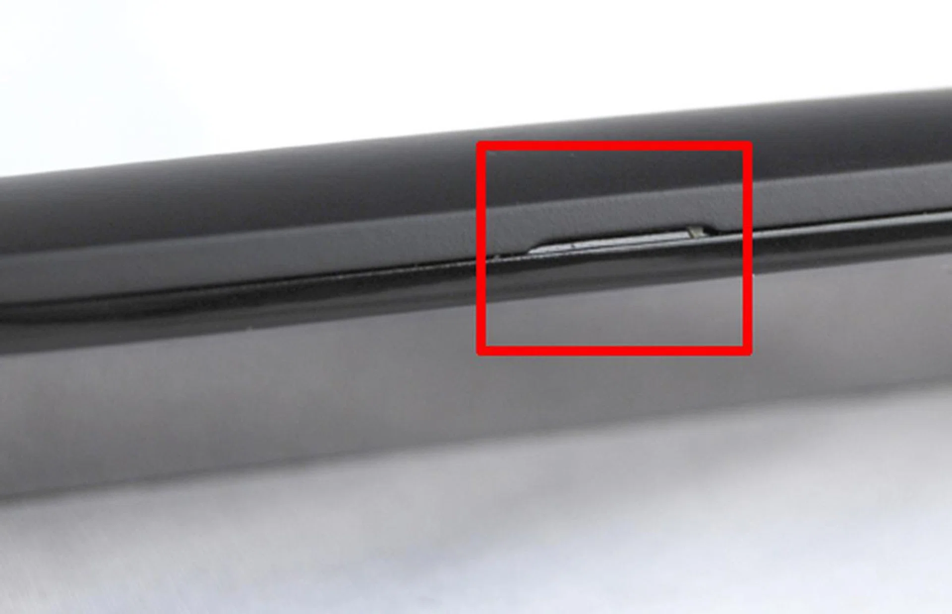 The small, almost unnoticeable latch on the left profile lets you hook your nails in and remove the battery cover of the Lumia 710.