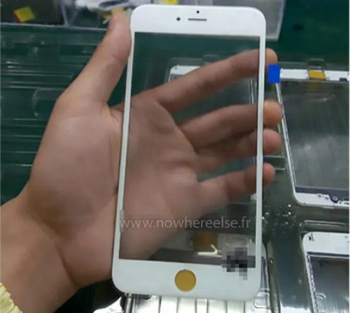 An alleged display panel of the Apple iPhone 6S. <br> Image source: nowhereelse.fr