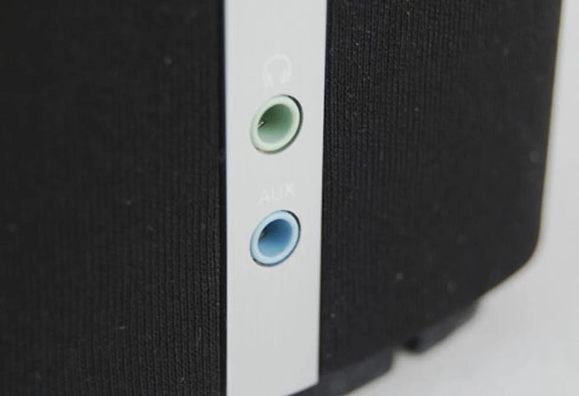 Conveniently located behind the right-side speakers are the headphones and auxiliary jacks.