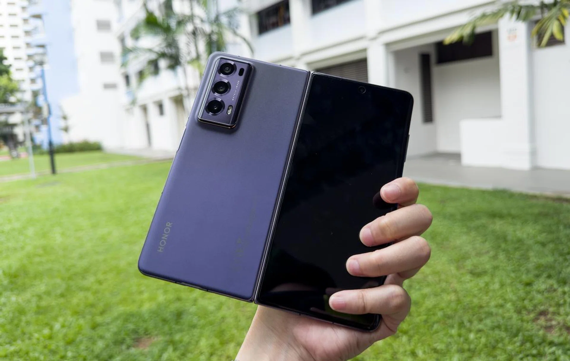 Honor Magic V2.