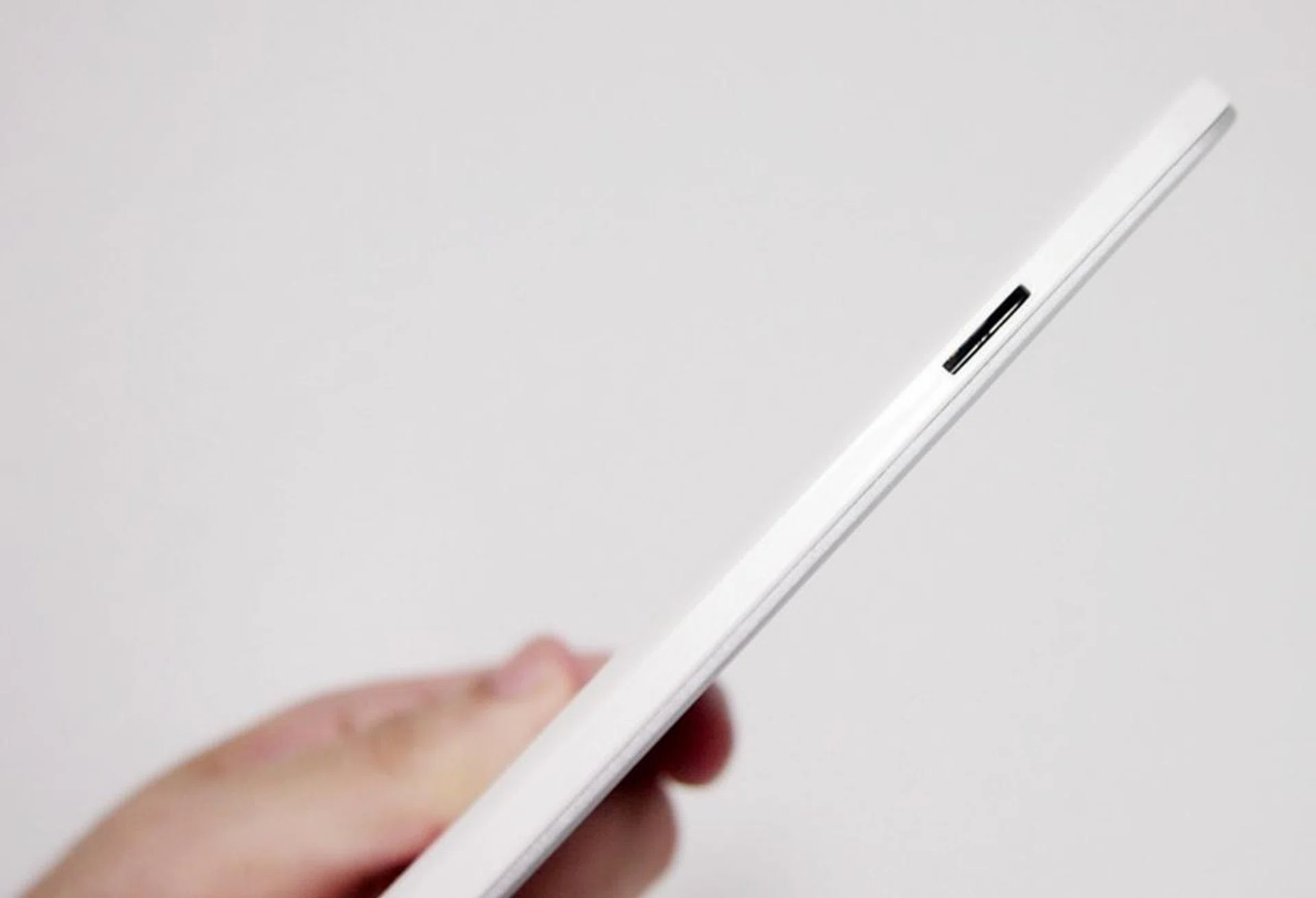 You can find the microSD card slot at the top left corner of the tablet. It does not have a plastic cover or flap, hence it is exposed to water and dust.