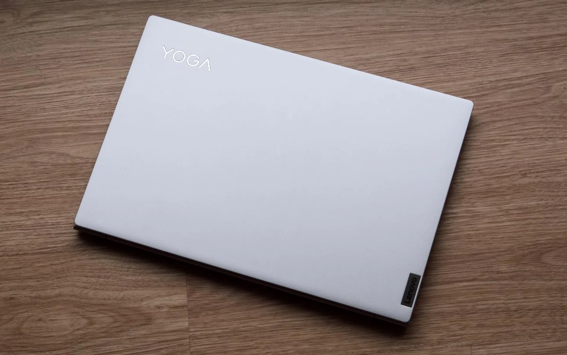 Thanks to a chassis made from magnesium alloy and carbon fibre, the Yoga Slim 7 Carbon weighs just 1.07kg.