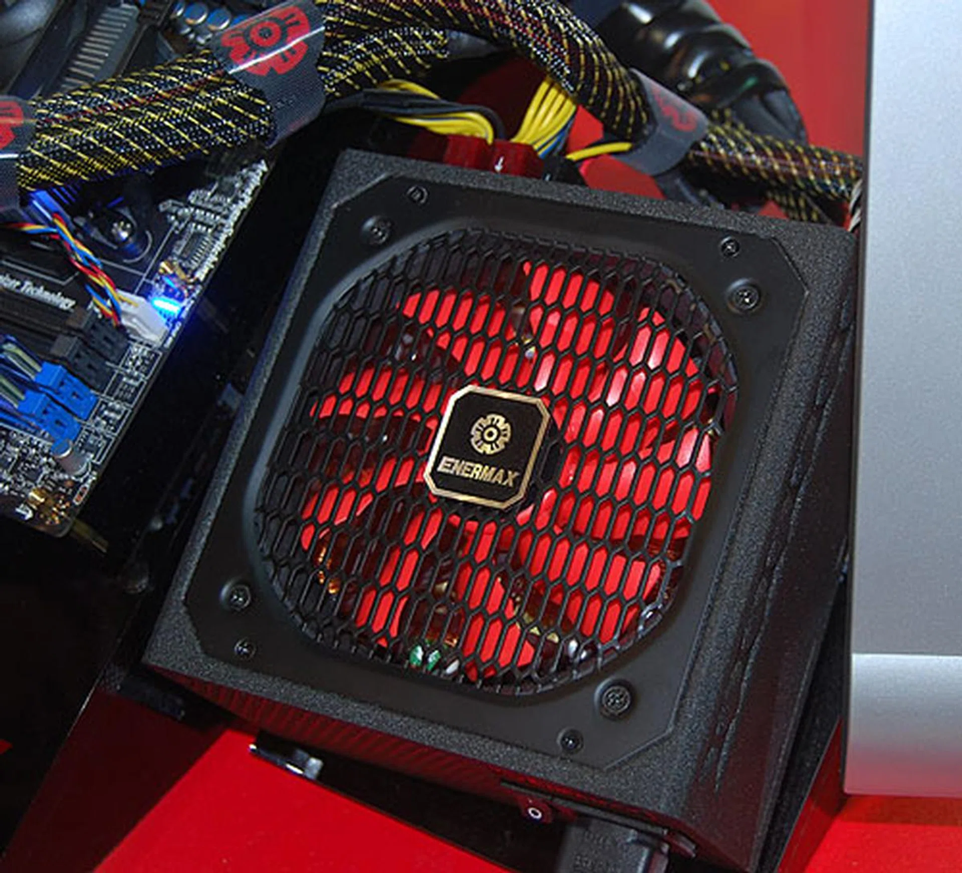  This is the reason for Enermax's Golden Age ads, implying that it will be a 80 PLUS Gold contender. Enermax has yet to give a name to this upcoming series though it sports a very similar look as the Revolution 85+ and probably the same internal design, with red fans.  