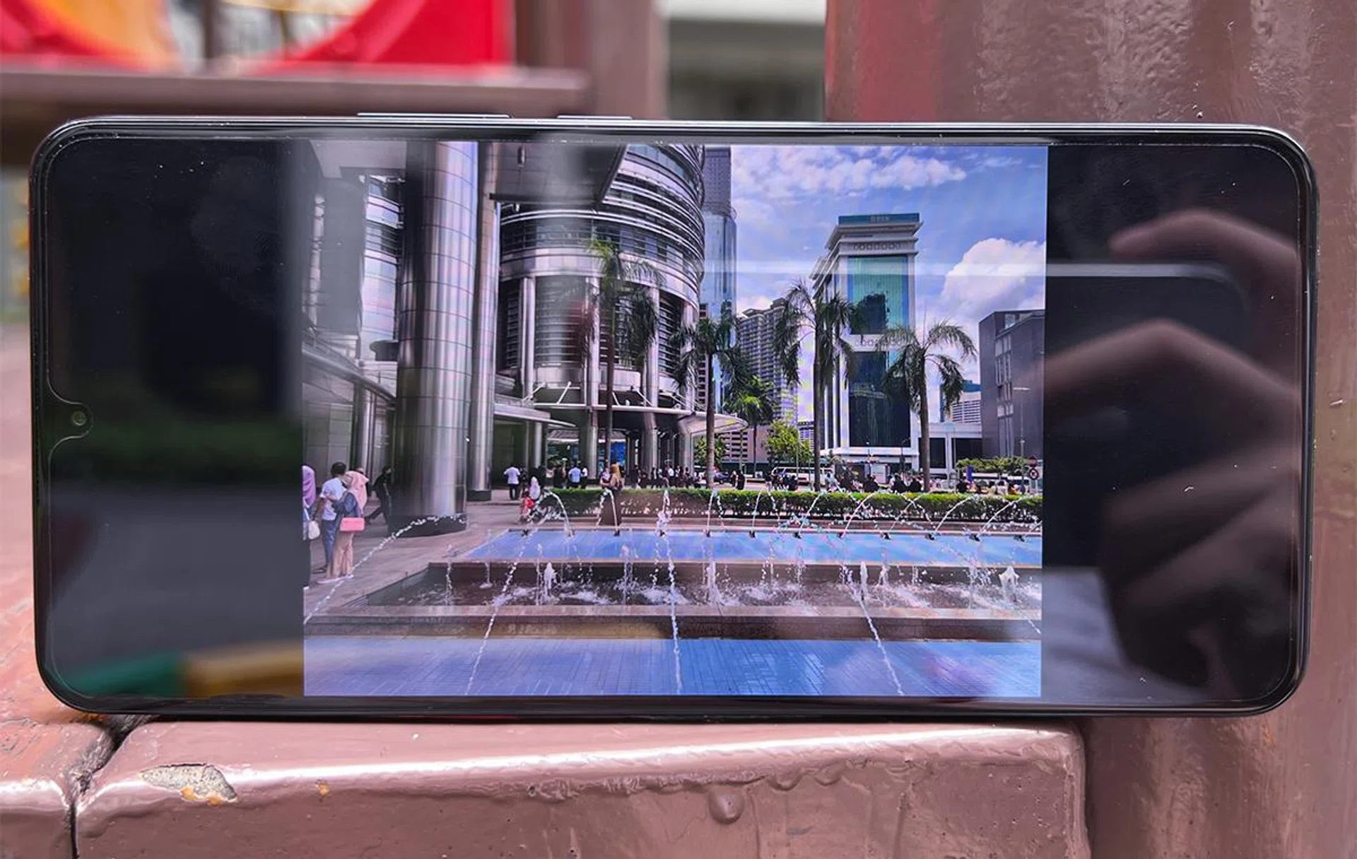 Viewing its 900-nits brightness under an overcast, monsoon-y sky.