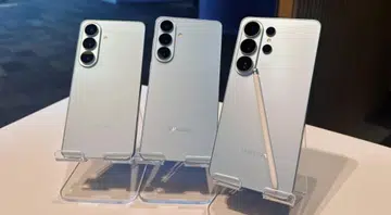 The back view of the Samsung Galaxy S26 series.