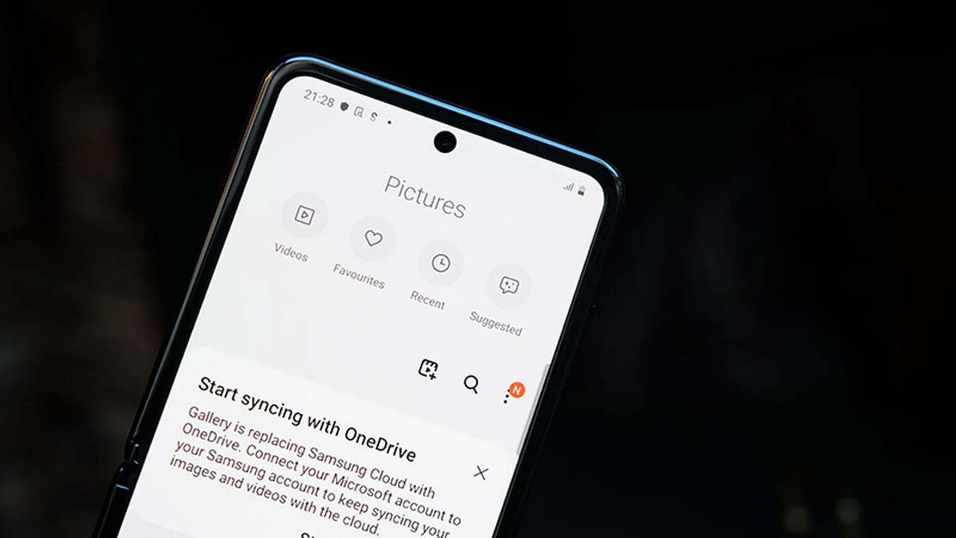 There's a hole-punch camera at the top.