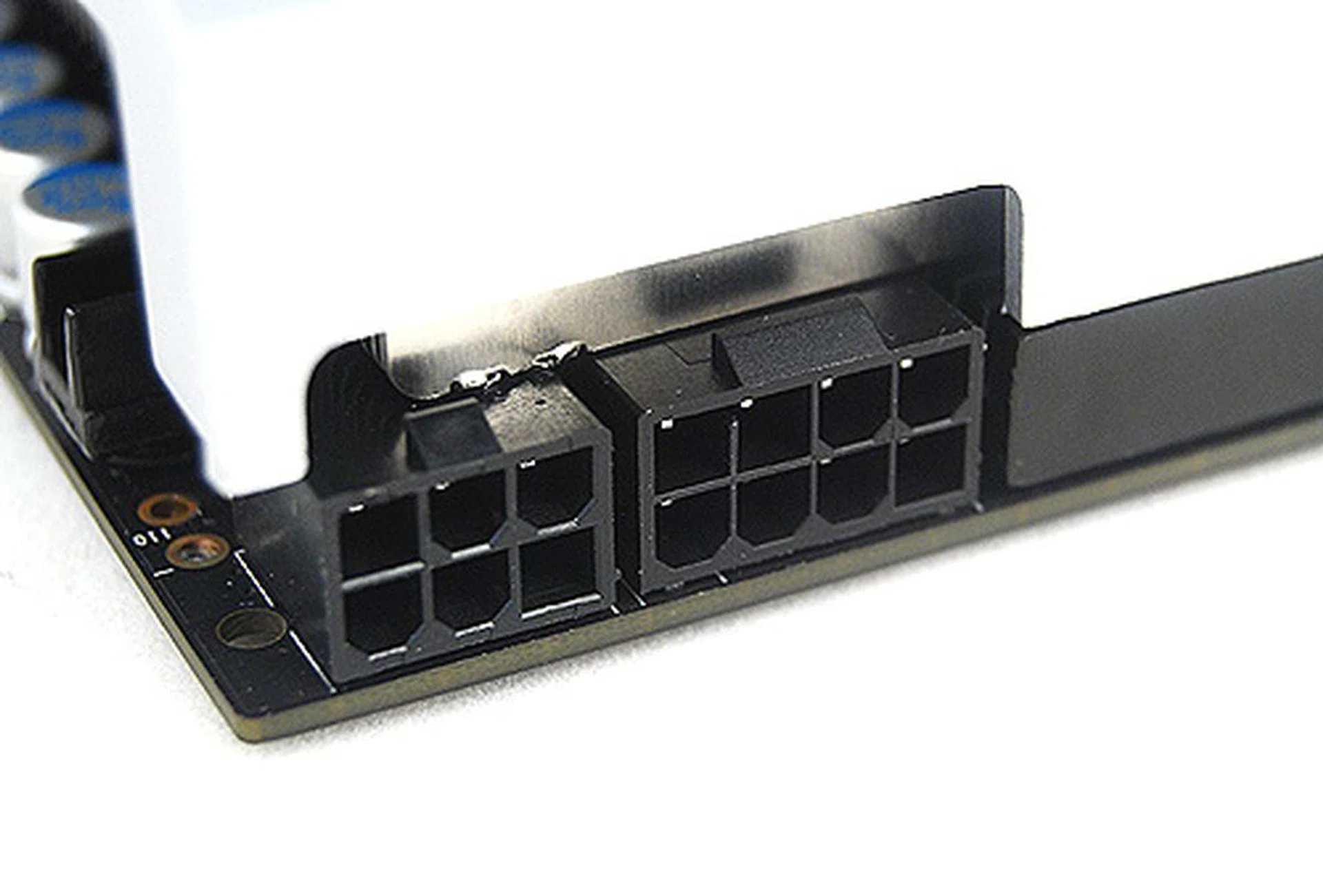 Rather than two 6-pin PCIe power connectors, the Palit card requires one 6-pin and one 8-pin power connector. Will it have any adverse effects on power consumption? We will find out later.