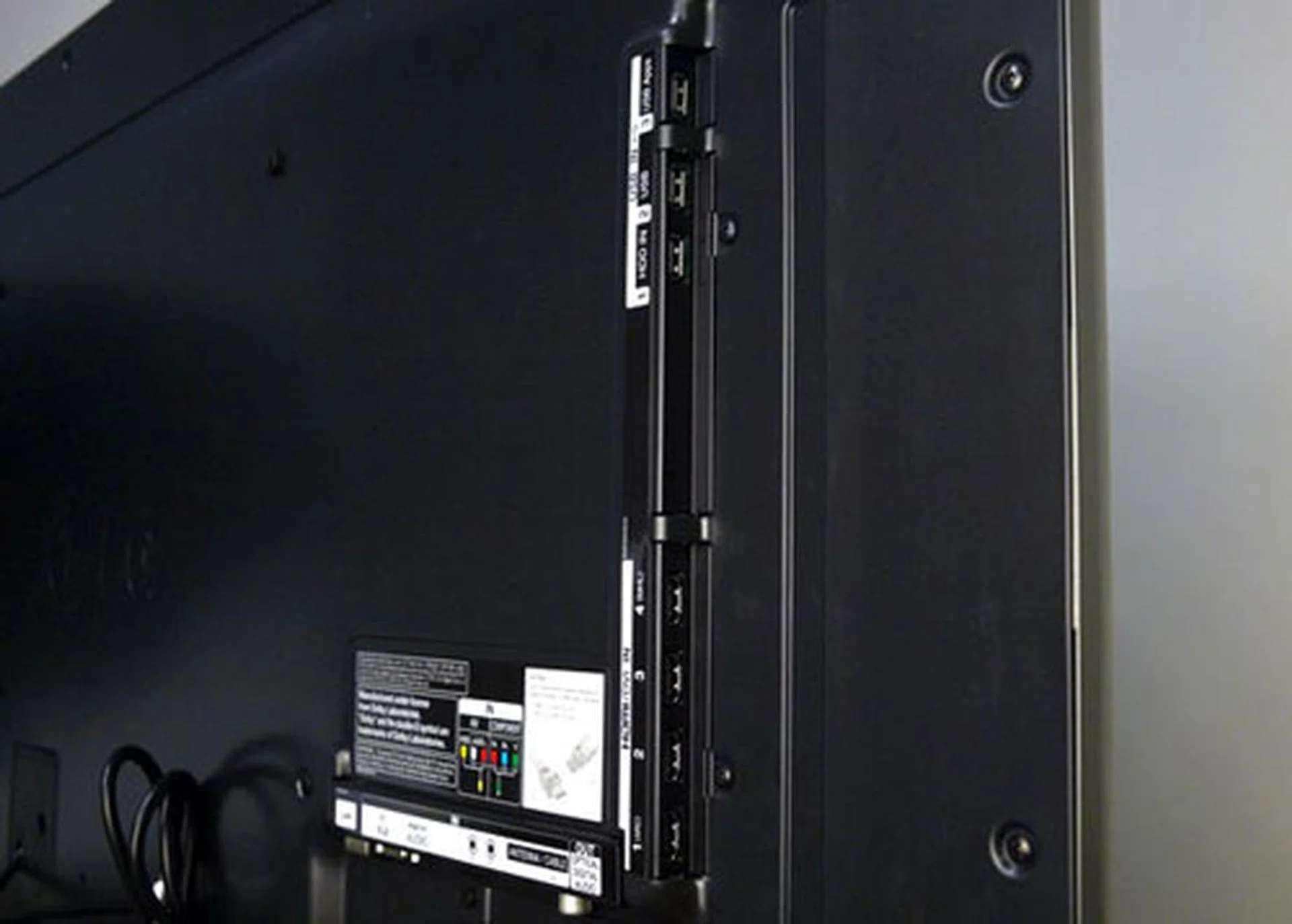 The side panel holds four HDMI inlets with ARC (Audio Return Channel) incorporated on the first port. Three USB ports are included higher up. The third slot, named as USB Apps, enables you to store additional apps on an external drive if you exceed the cloud storage space of 1GB on LG's Apps Store.