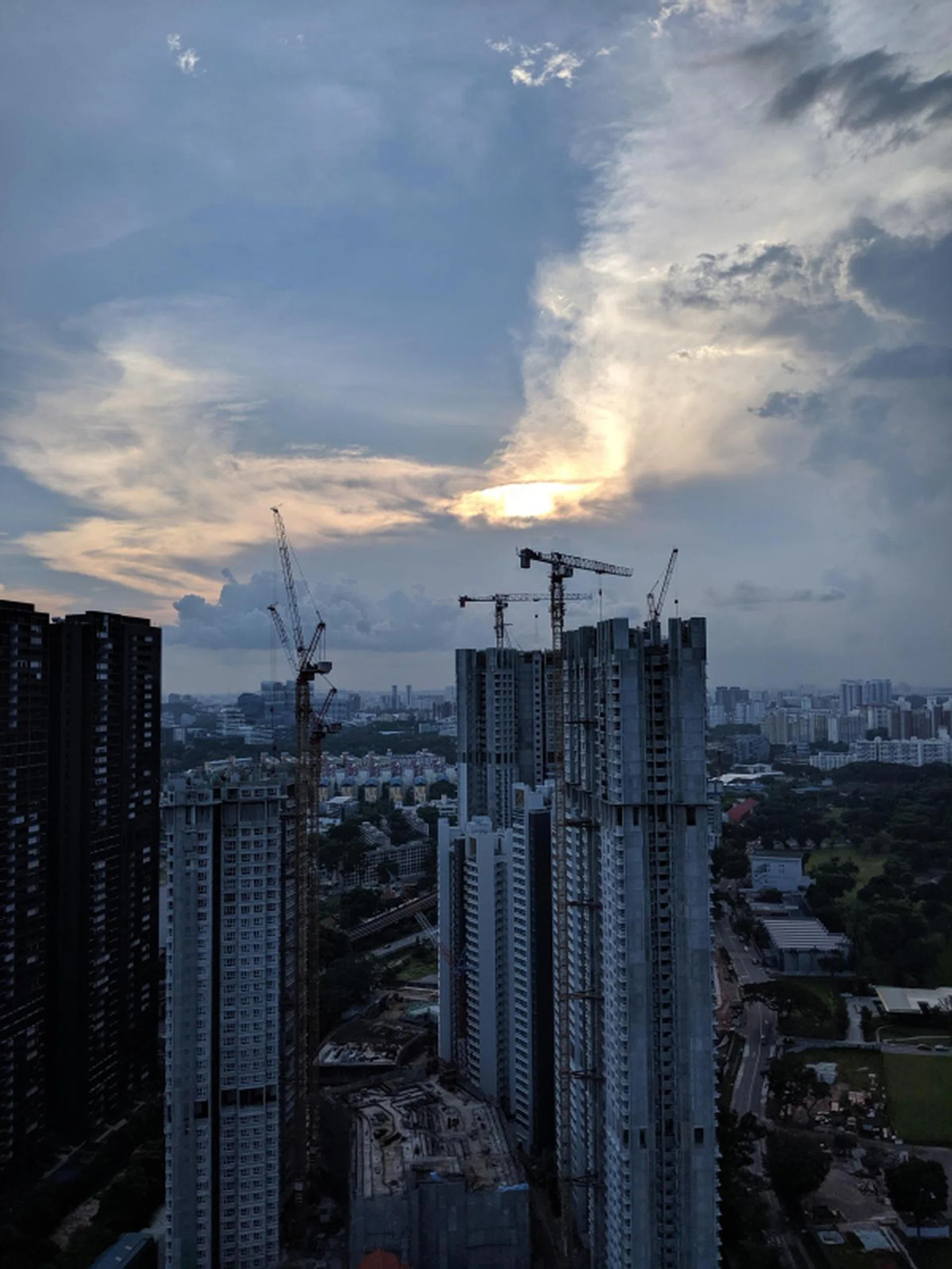 ...although you, the photographer, know that the Pixel 3A XL is somewhat closer to the truth. (In this case, neither phone actually rendered the original scene accurately.) (Click for full-size original image)