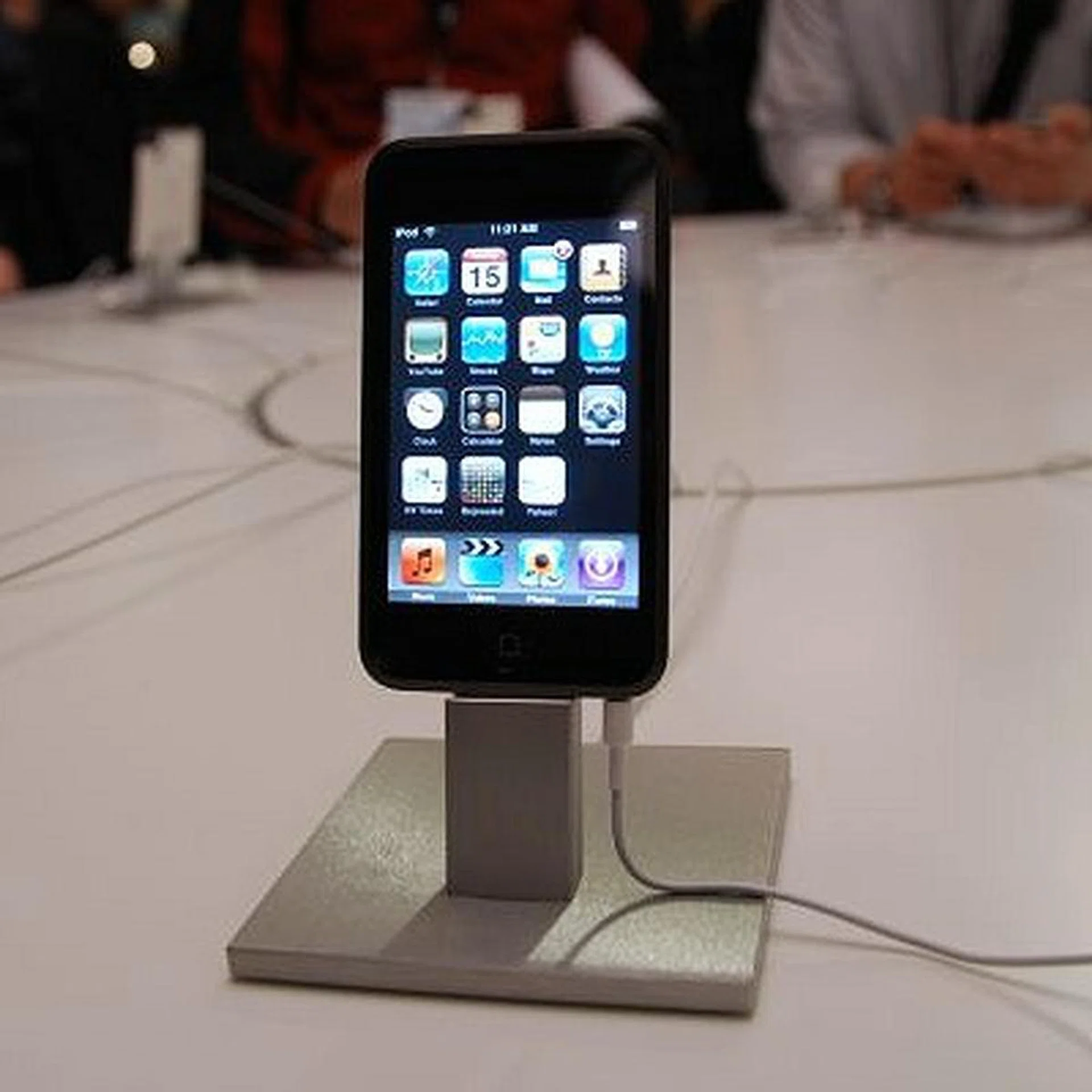 While the new iPod touch products shipping from the factory will have the software upgrade for free, existing iPod touch customers will have to fork out US$19.99 to purchase and download it from iTunes. The iPod touch home screen can be customized, as users can reorder and add new icons, with support to have up to nine home screens which they can flick to and fro. If you're surfing, you can add custom icons on your home screen that leads to your fave websites via the Web Clips function. It is something like your Favorites pull-down menu, at the touch of your finger. 