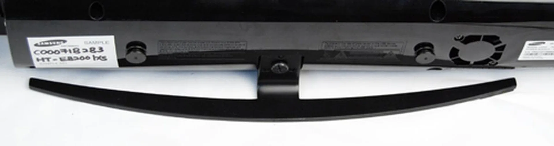 The horizontal speaker bar is heavy and weighs 4.25kg to be exact. To ensure stability, Samsung has fitted it with a crescent shaped stand.