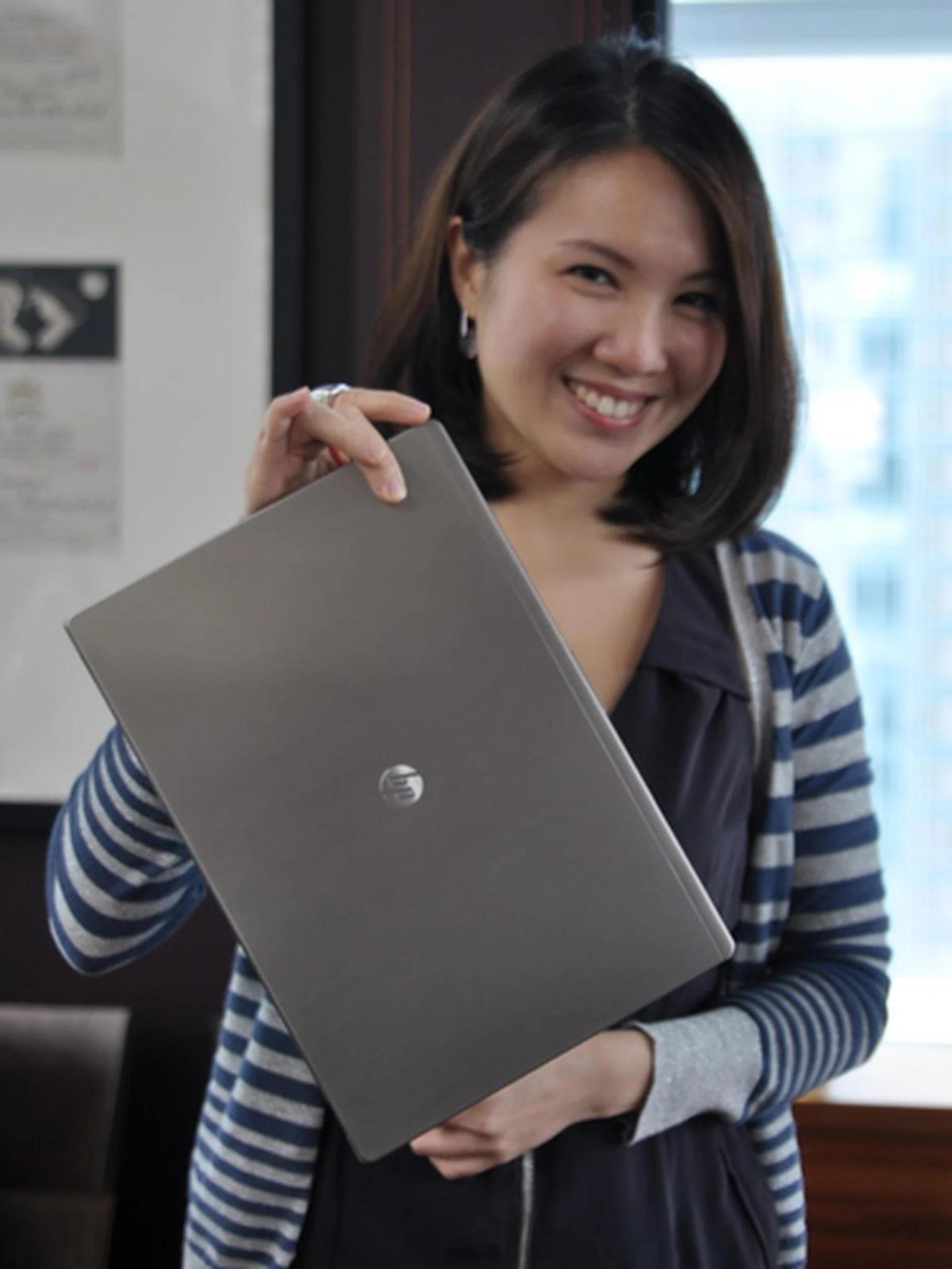 The HP Folio is indeed a beautiful product, and we can't wait to get our hands on one, once it comes out into the market -- which should be soon if HP wants to catch the festive season crowd.