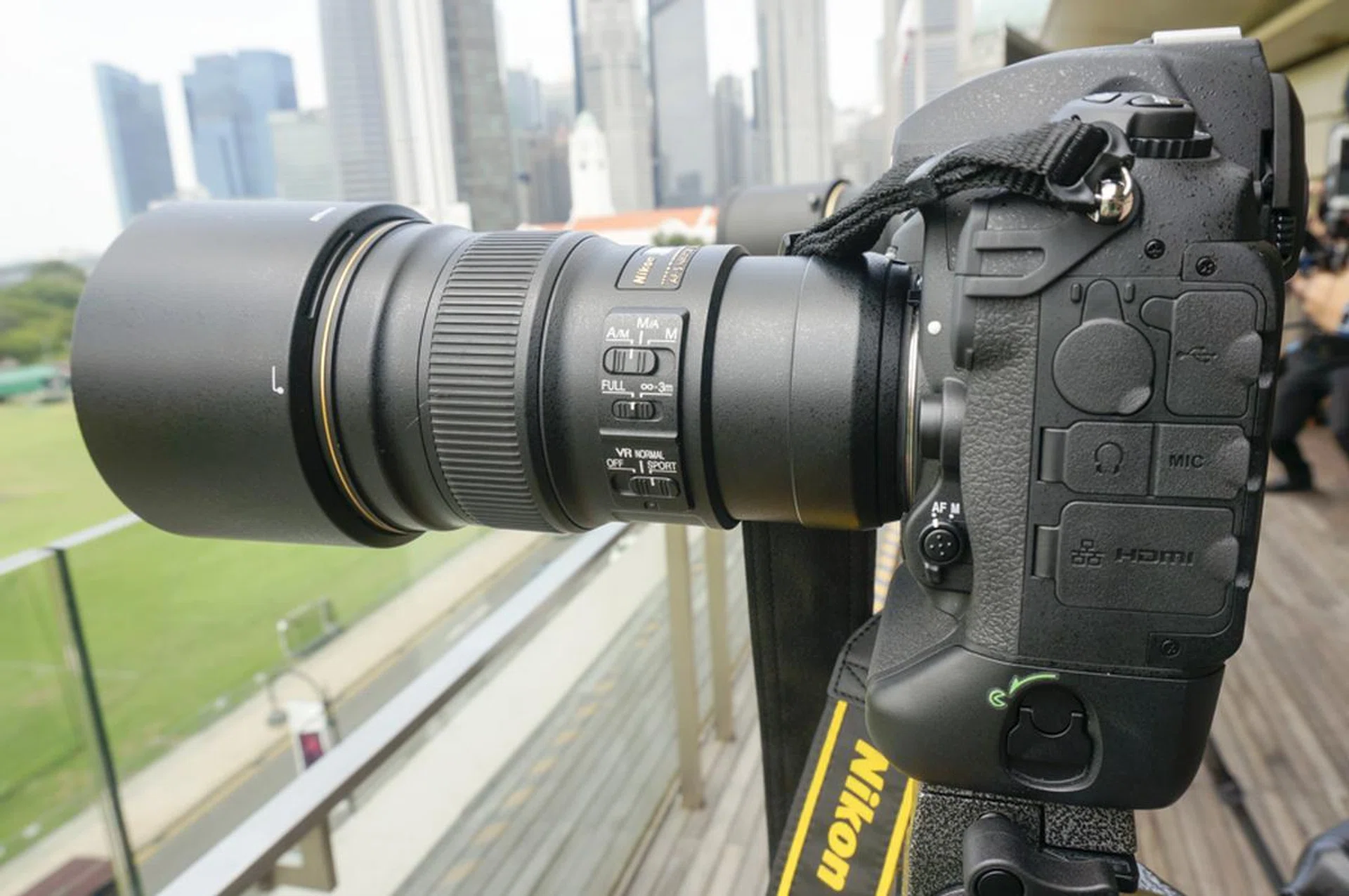 The individual rubber sealing for the ports is the same treatment as we first saw on the D4.
