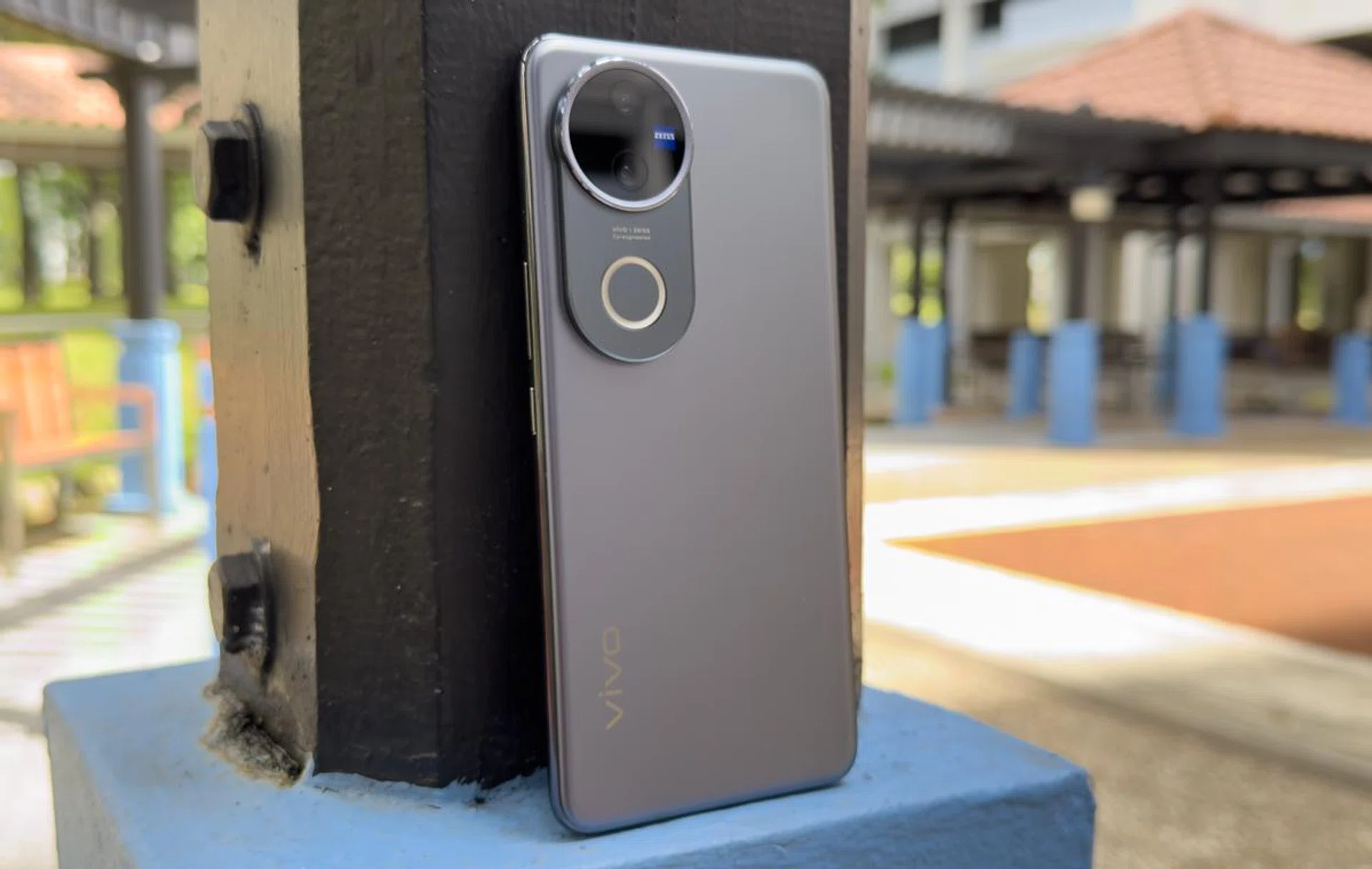 Vivo V50 in Satin Black. Photo: HWZ.