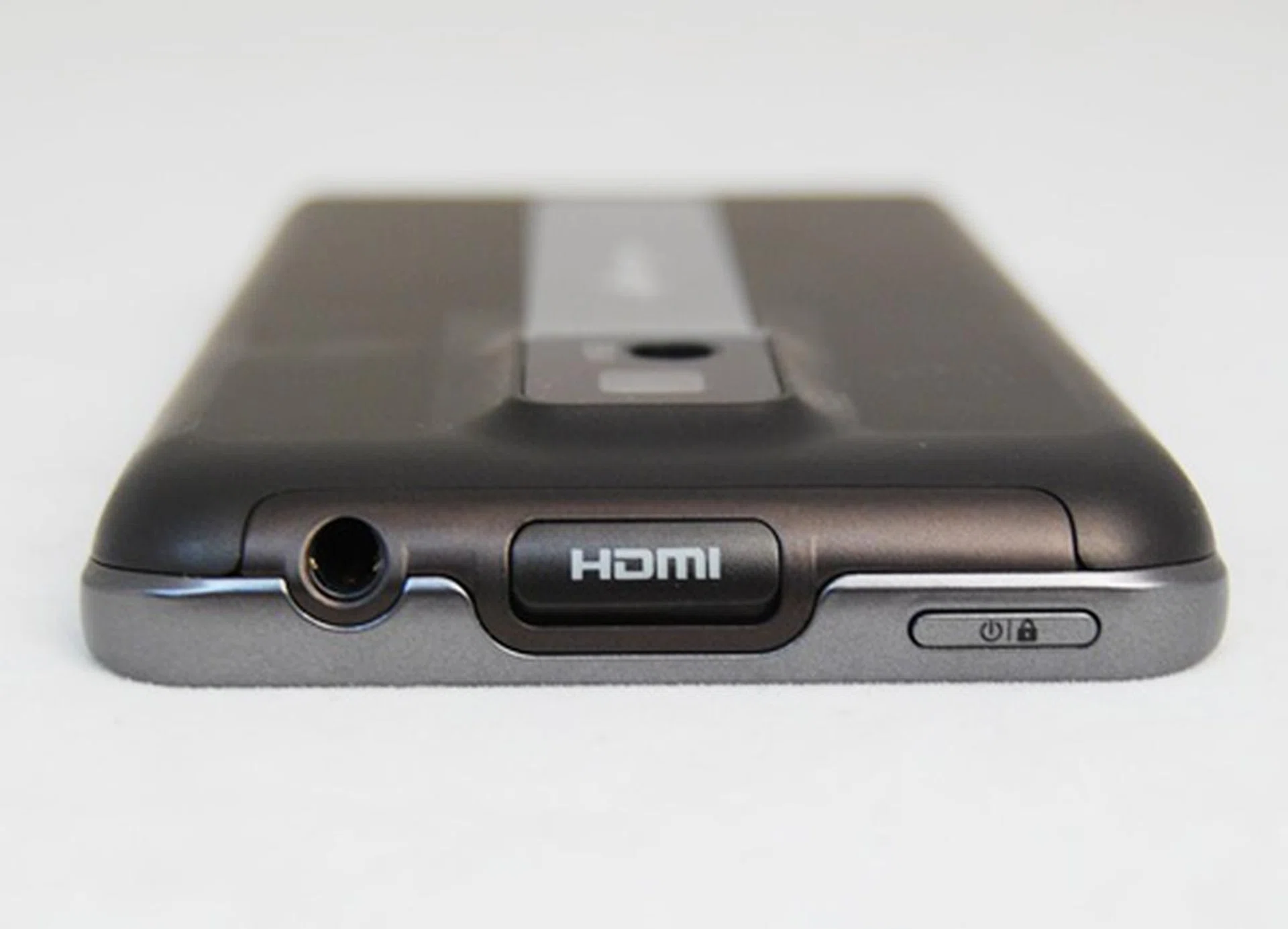 Top, from left to right: 3.5mm headphone jack, HDMI port and the power/lock button. They are evenly spread out, making it easy for users to access them.