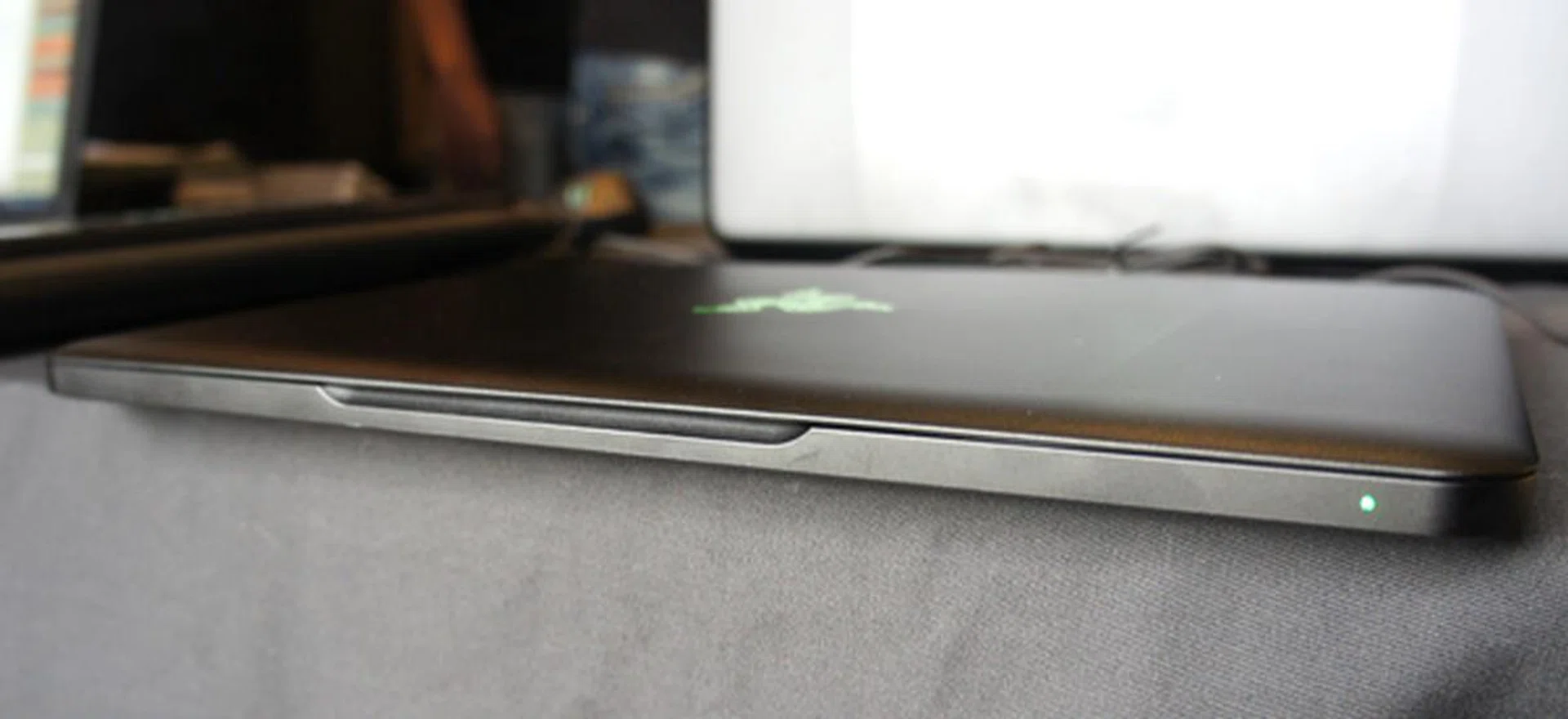 In terms of thickness, the new Blade is about 16mm thick, the same as the thickest point of a MacBook Air.