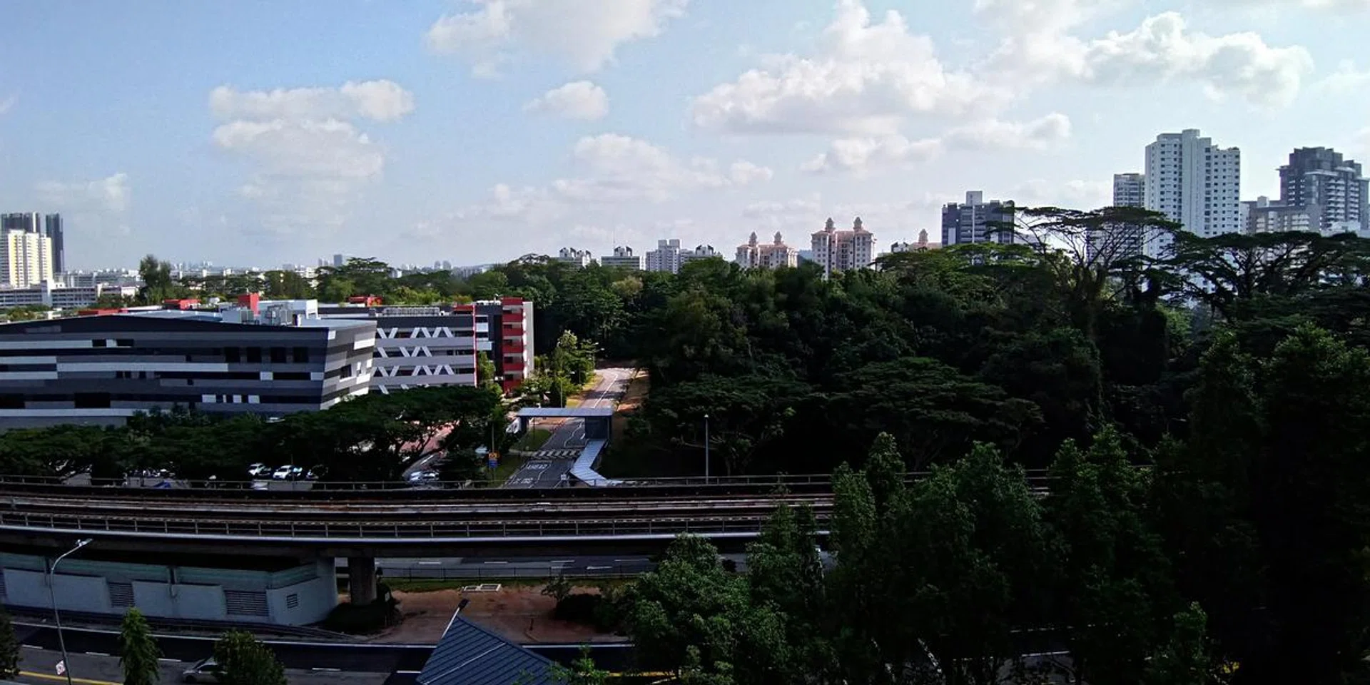 120-degree wide 8-megapixel camera. Notice the shift in default white balance.