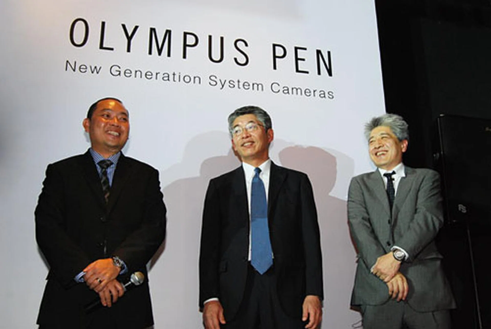 Olympus representatives, Jimmy Loh (left), GM, Singapore, Hirofumi Imano (center), GM, Design Center, and Toshiyuki Terada (right), Manager & Group Leader.
