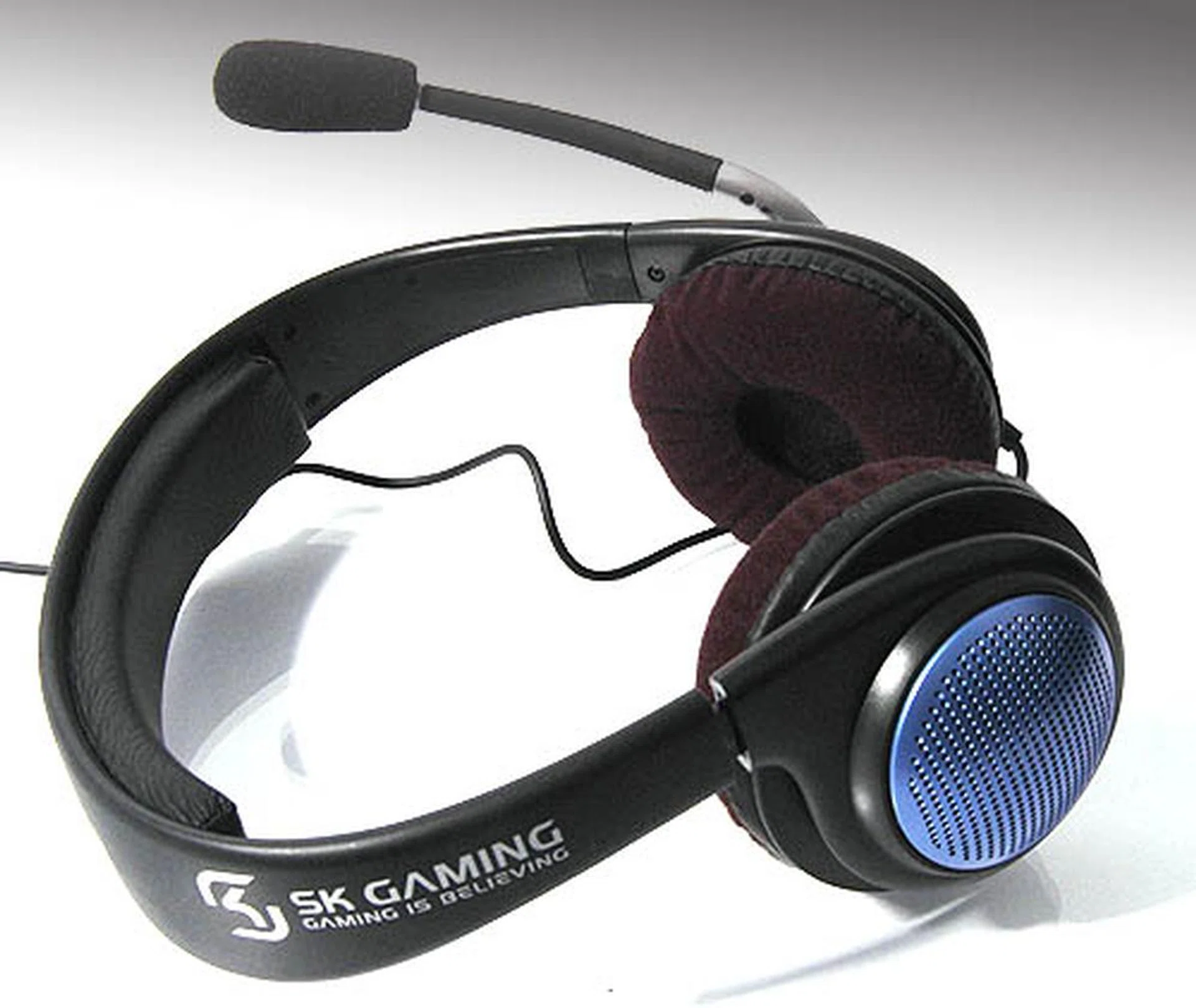 The PC160SK is generously cushioned on the ear pads and headband for the extra comfort.
