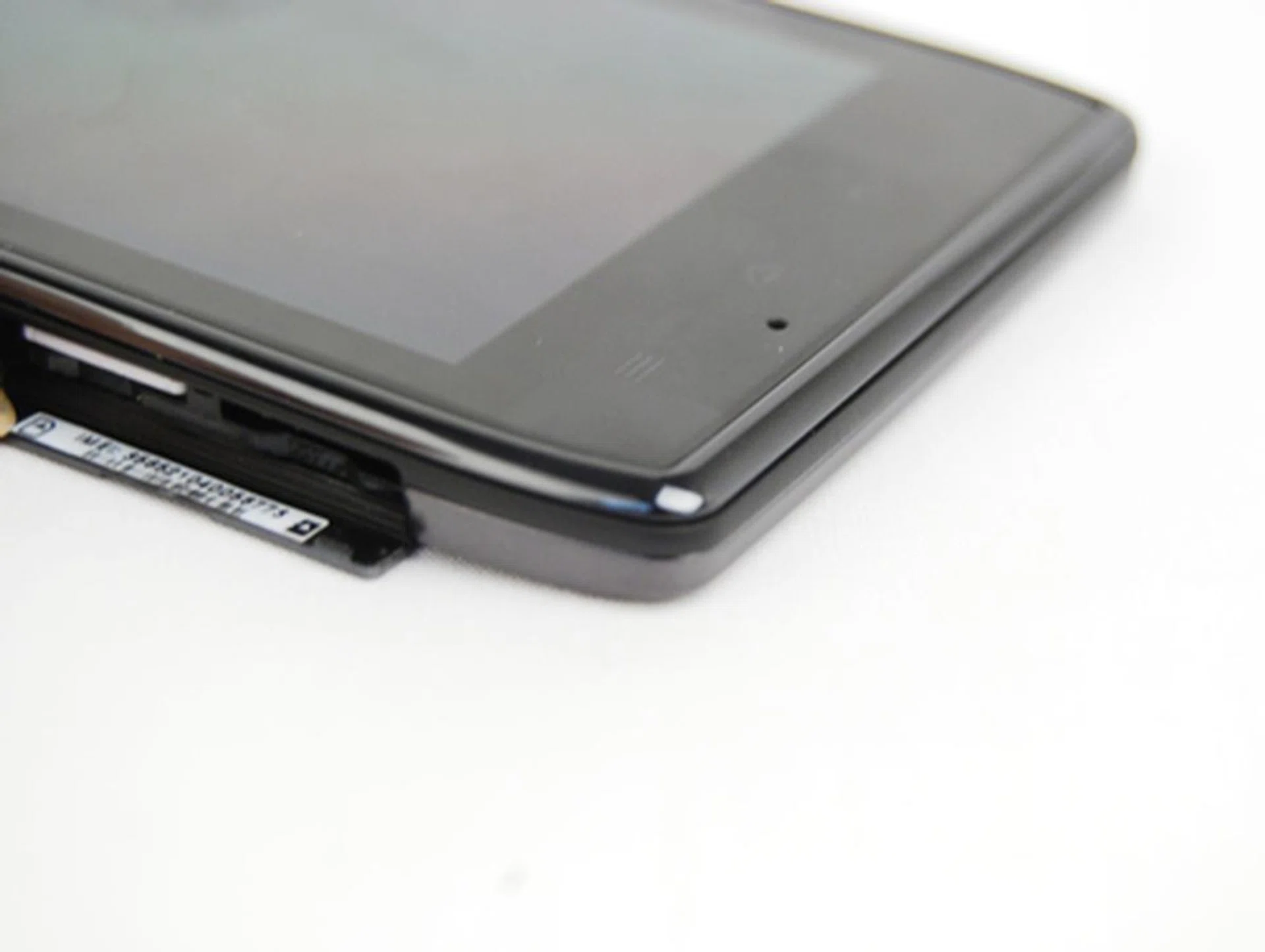As the phone's battery is unremovable, the microSIM and microSD card holders have been relegated to the bottom left of its profile. A simple hatch has been constructed to protect these from external elements.