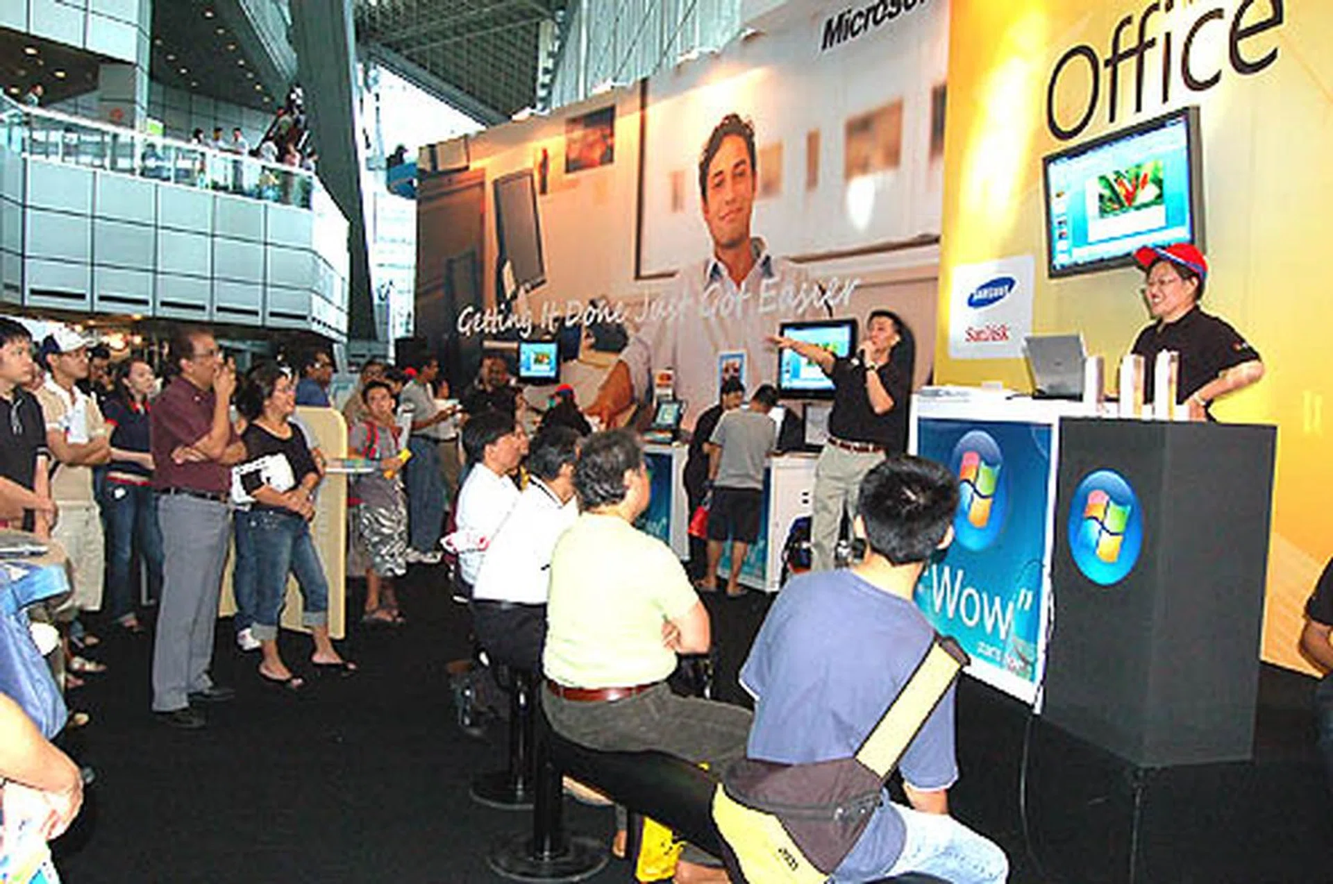  In case you are wondering why so many folks are paying such deep interest in a tour of Office 2007, Microsoft was giving out plenty of freebies hourly for answering simple questions. Prizes included coupons to purchase Microsoft software at heavily discounted prices.  