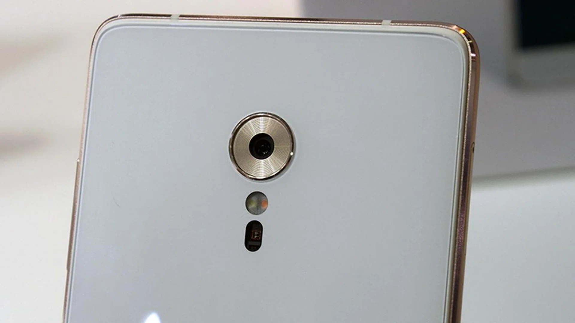 The oxygen saturation sensor is below the rear camera.