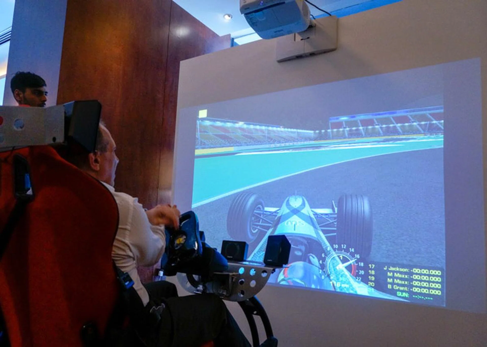Combined with the motion simulator, the Epson short-throw projector gave visitors a life-like experience of racing in an F1 car.